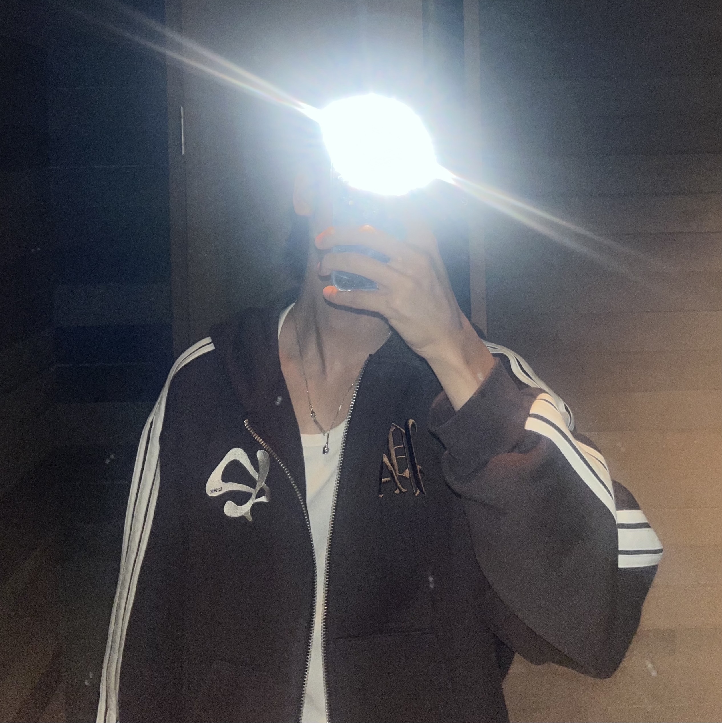 PACOSPLY Sports Zip Up Hoodie Brown, PACOSPLY Sports Zip Up Hoodie Navy 착용 스타일