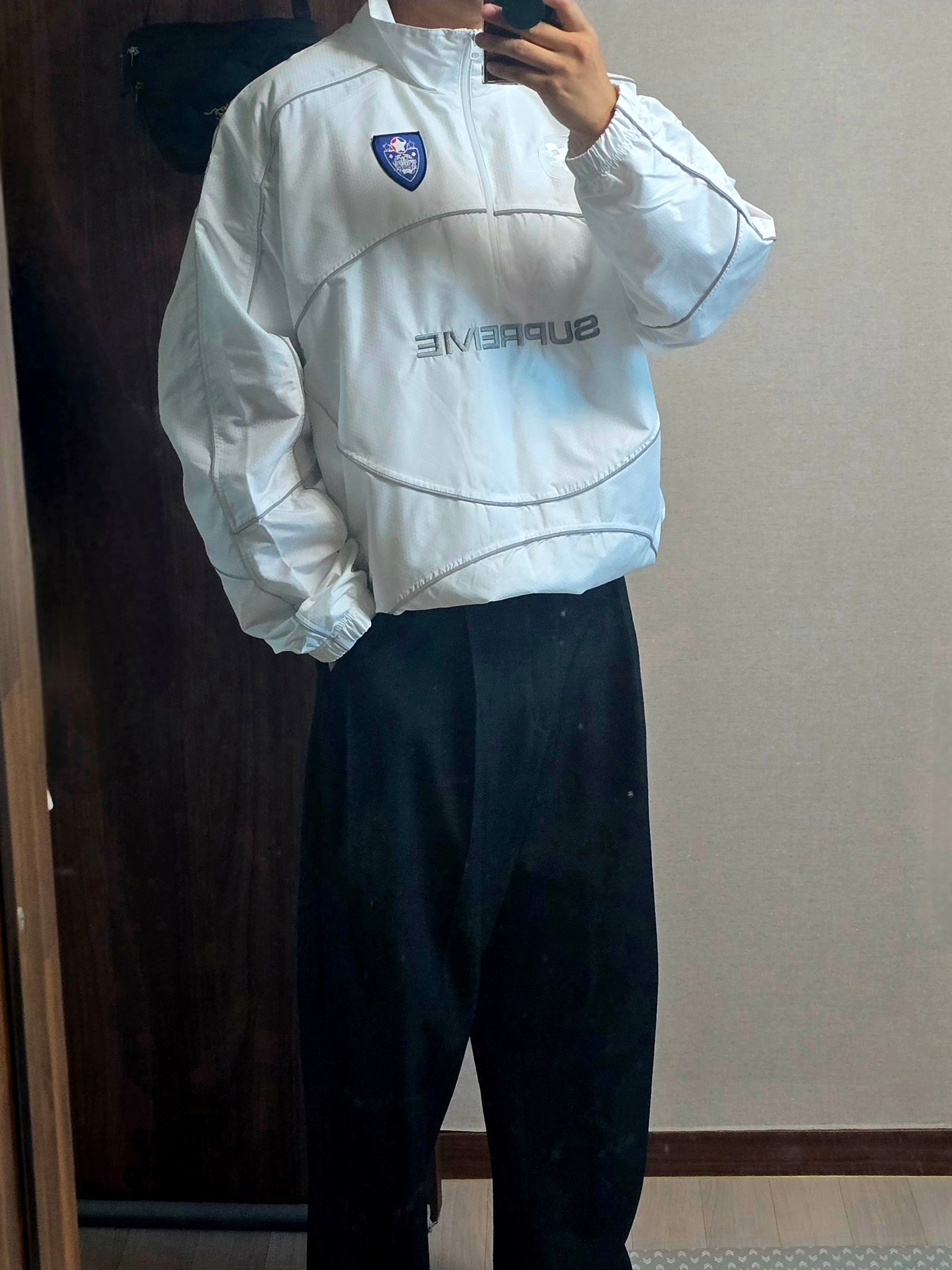 Supreme Reflective Piping Pullover White - 24FW 착용 스타일