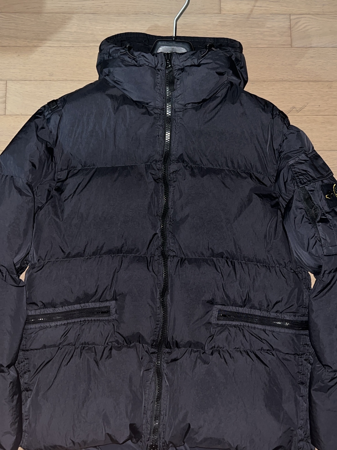 Stone Island 40223 Garment Dyed Crinkle Reps Down Jacket Black - 22FW 착용 스타일 - 1