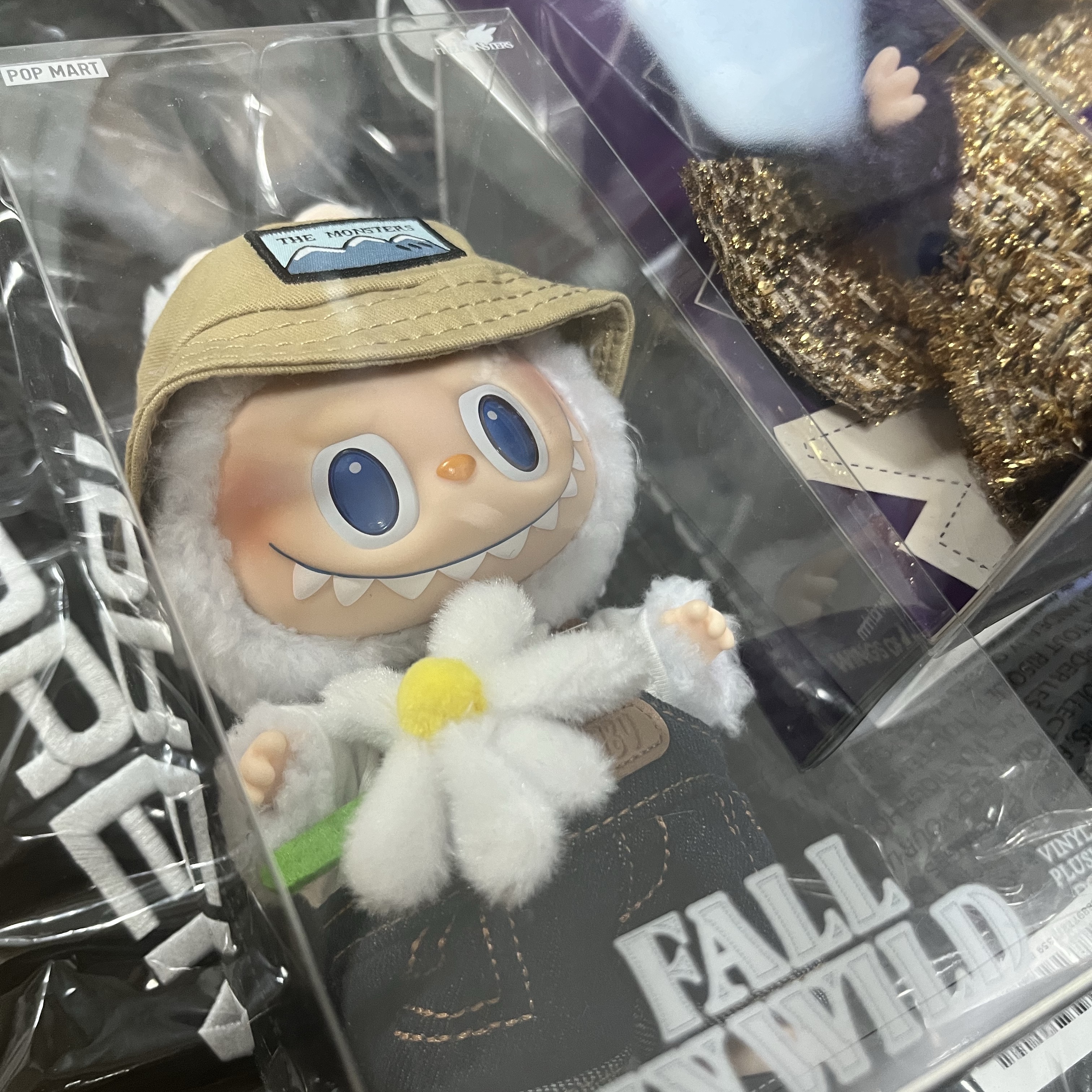 Pop Mart Fall In Wild Labubu Series Toy Keyring 착용 스타일