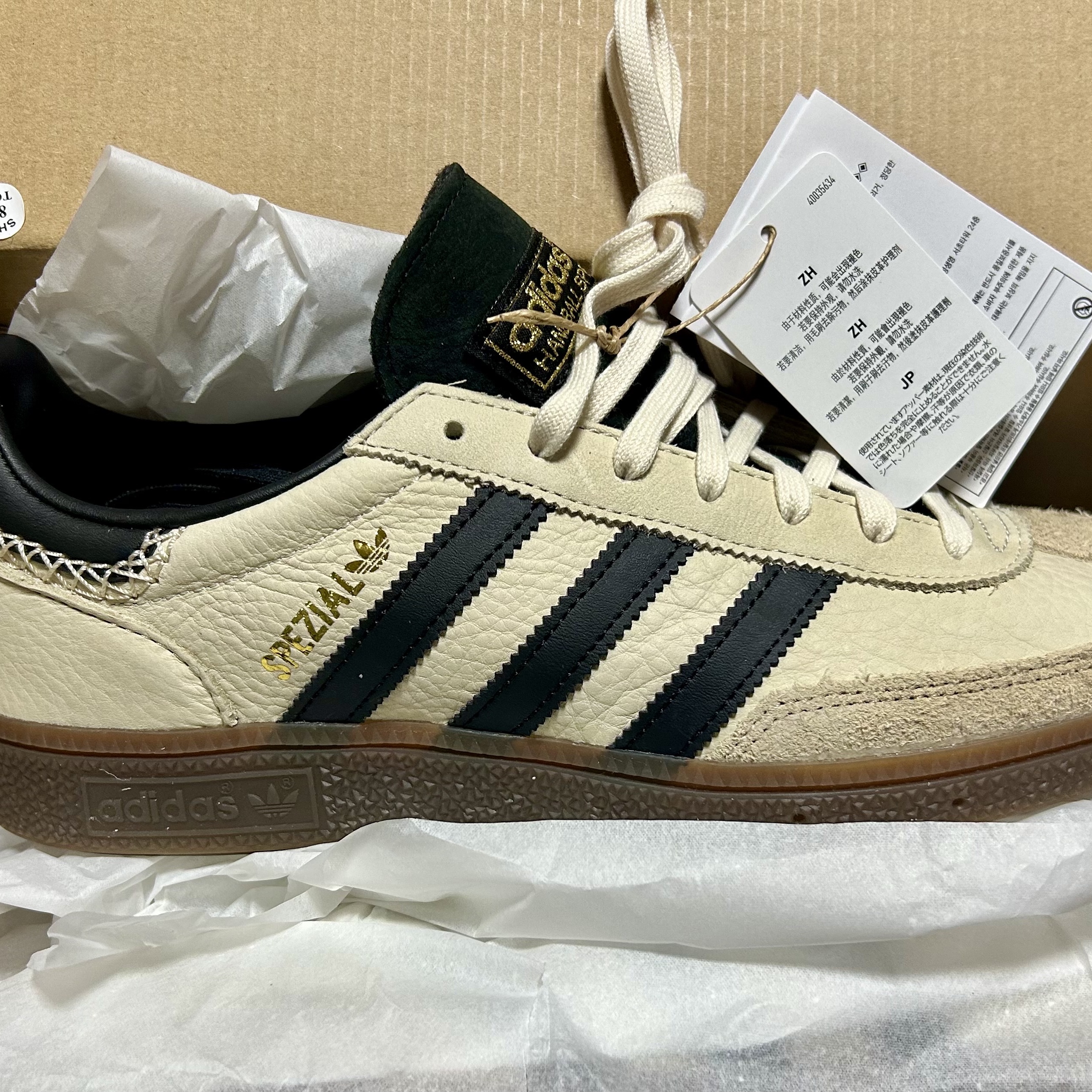 (W) Adidas Spezial Handball Wonder White Core Black 착용 스타일 - 5