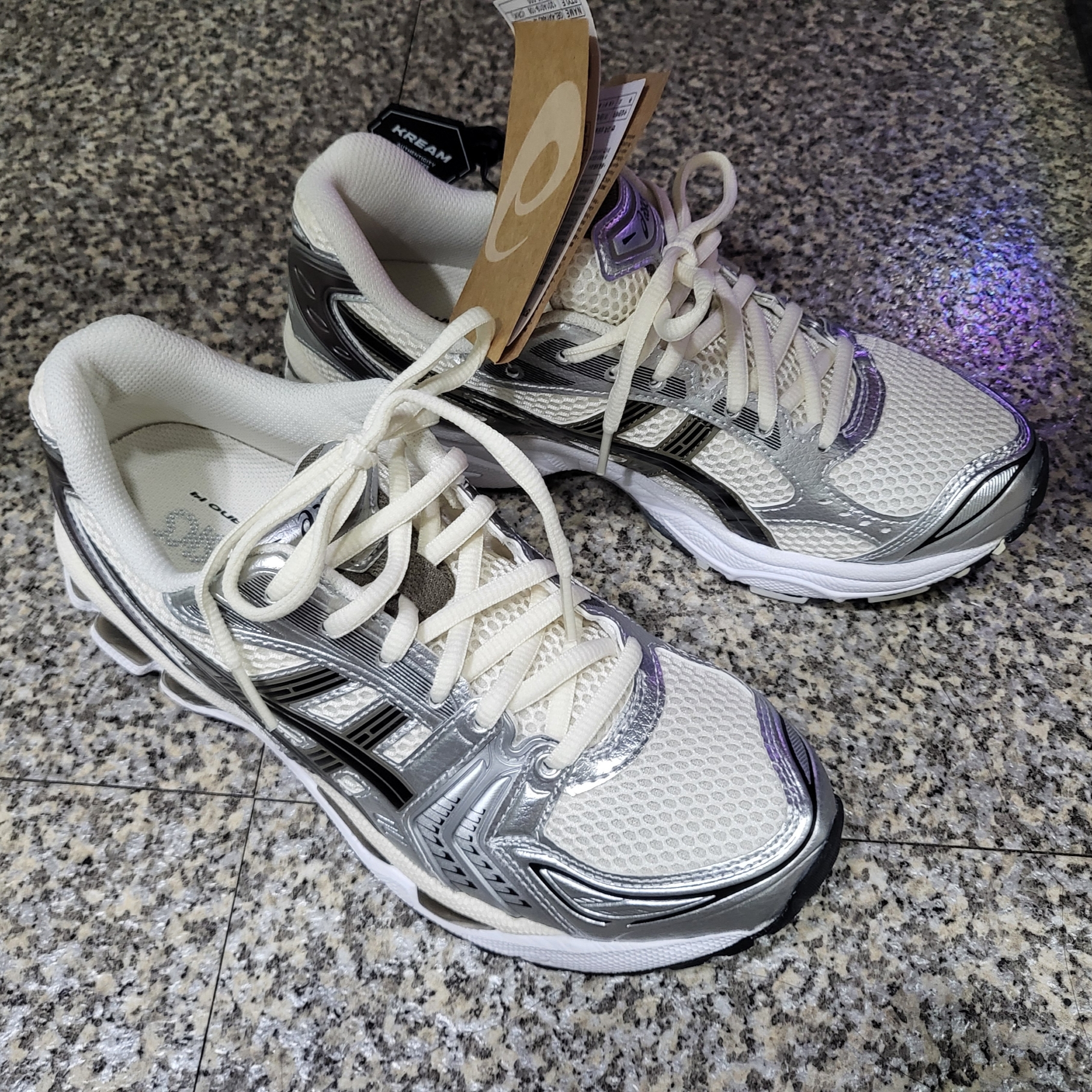 Asics Gel-Kayano 14 Cream Black 착용 스타일