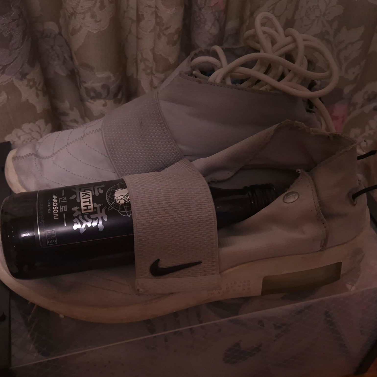 Nike x Fear of God Air Fear of God Moccasin Pure Platinum, Kith x Jinro Box Logo T-Shirt White 착용 스타일