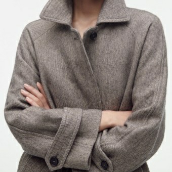 (W) Zara Premium Italian Wool Fabric Coat Grey, [30%적립] Polo Ralph Lauren Women Cable Knit Cotton Crewneck Cardigan Green 착용 스타일