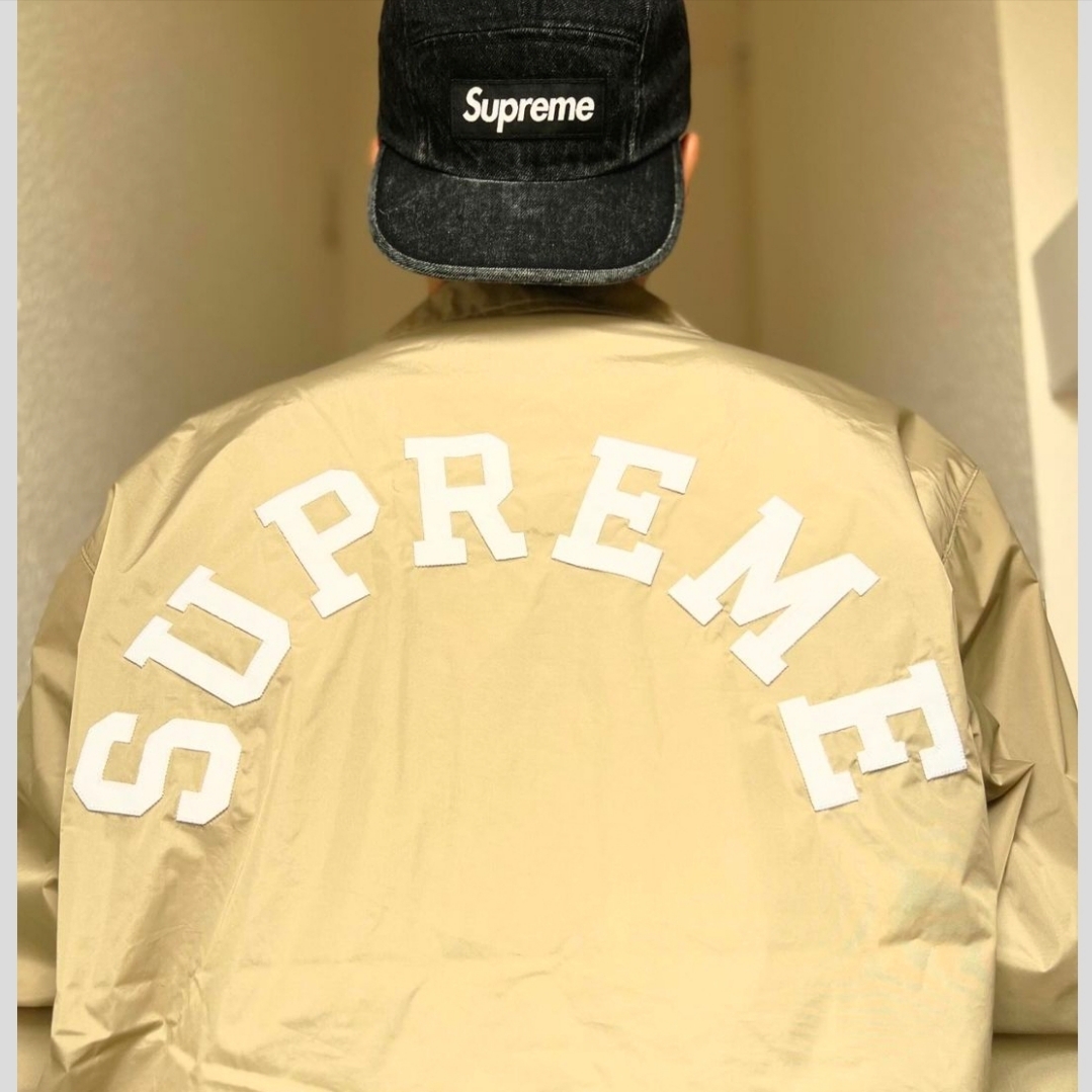 Supreme x Champion Coaches Jacket Tan - 24SS, Supreme x Champion Coaches Jacket Black - 24SS 착용 스타일 - 1