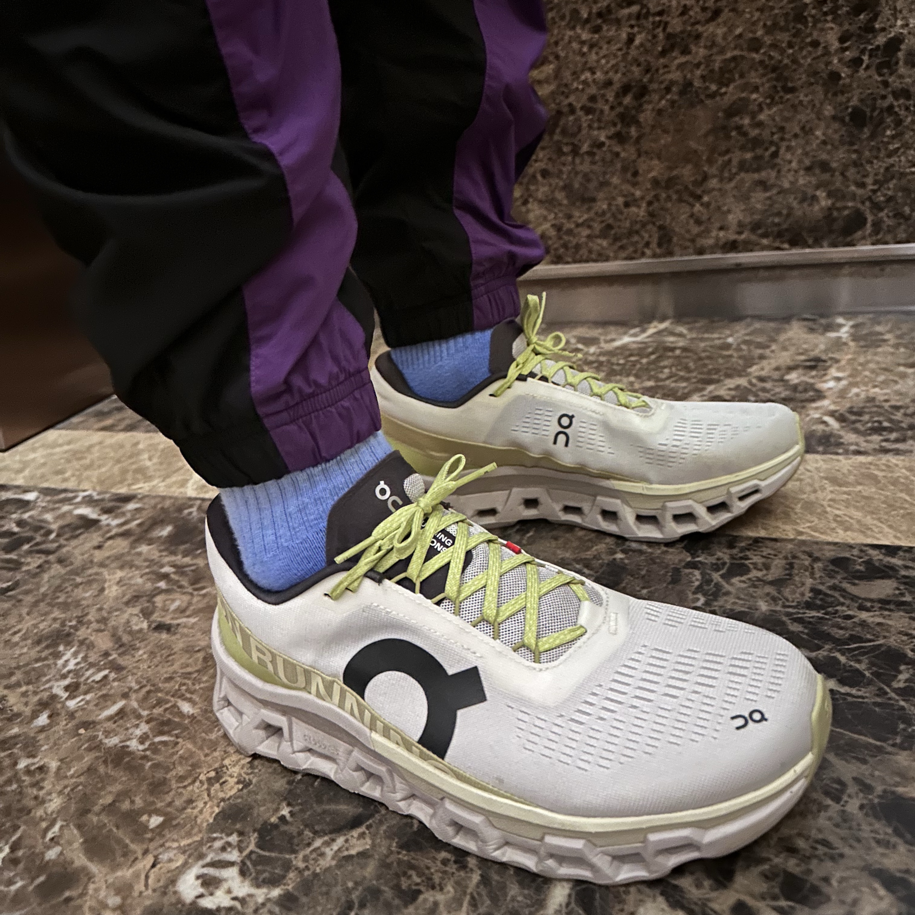 On Running Cloudmonster 2 Undyed Zest, Ciele Athletics GOCap Century Soca 착용 스타일 - 2