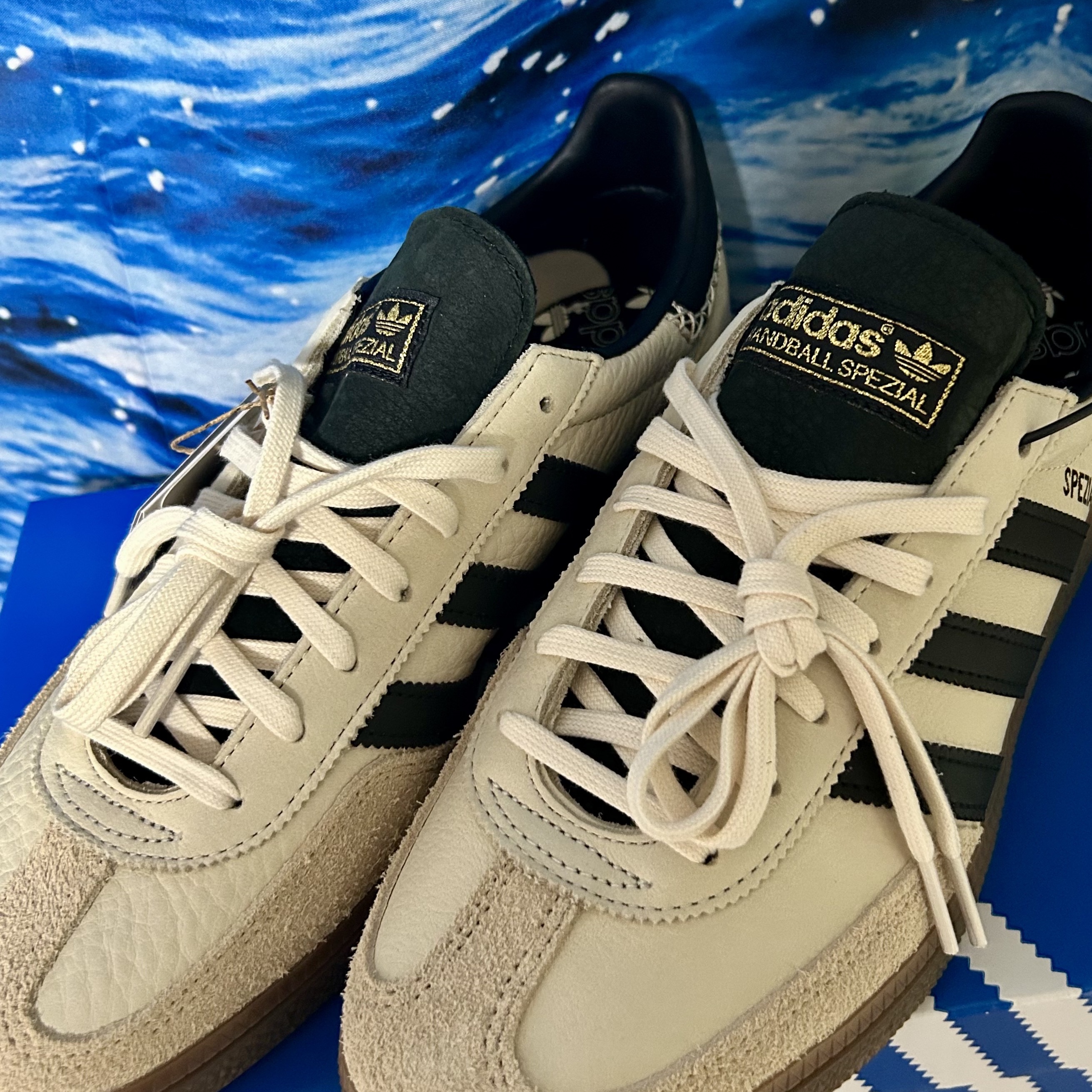 (W) Adidas Spezial Handball Wonder White Core Black 착용 스타일 - 3