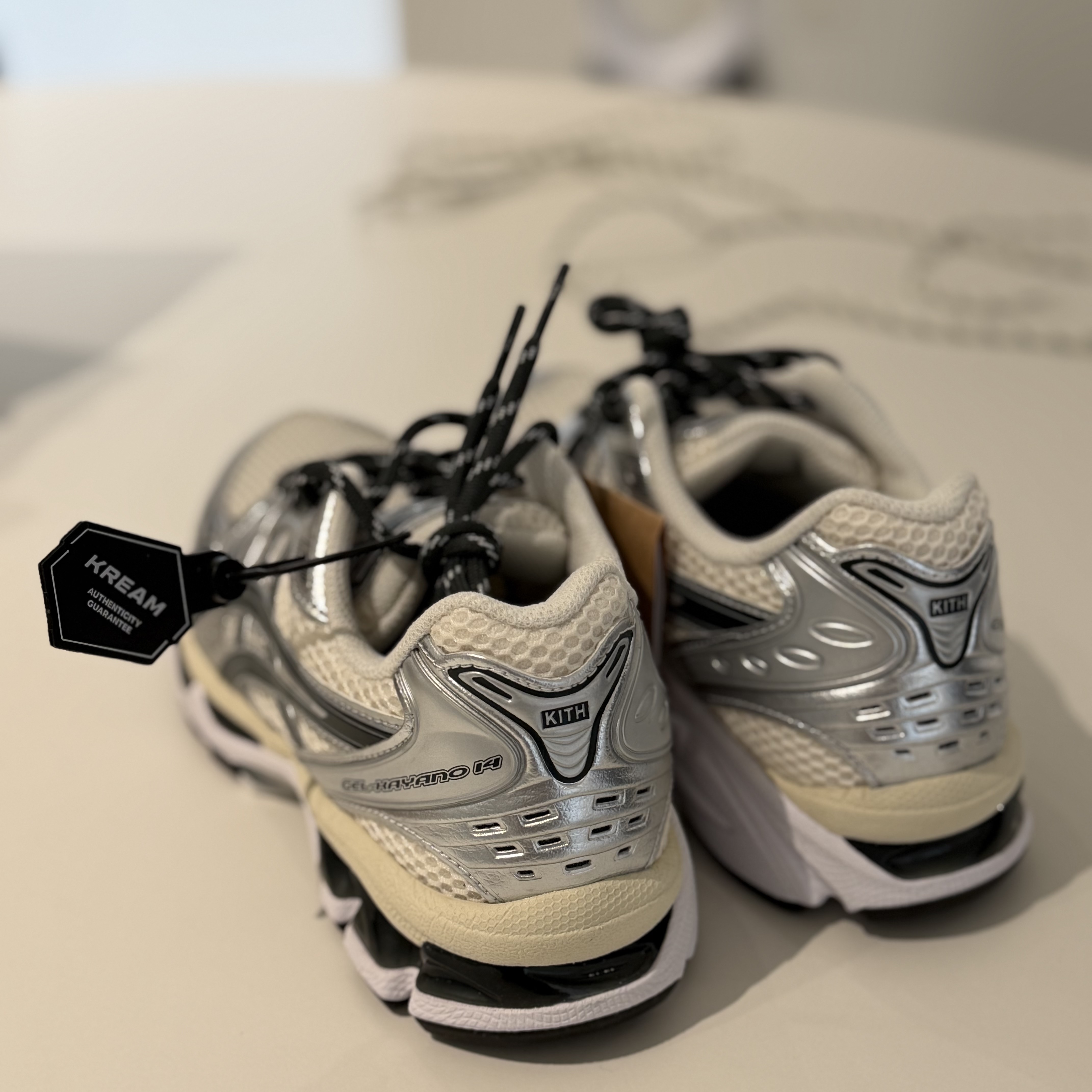 Asics x Kith Gel-Kayano 14 Cream Scarab 착용 스타일 - 2