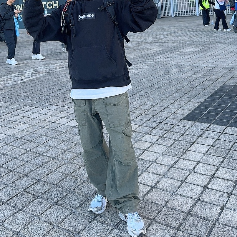 Supreme Box Logo Hooded Sweatshirt Black - 23FW, New Balance 860v2 White Black 착용 스타일 - 2