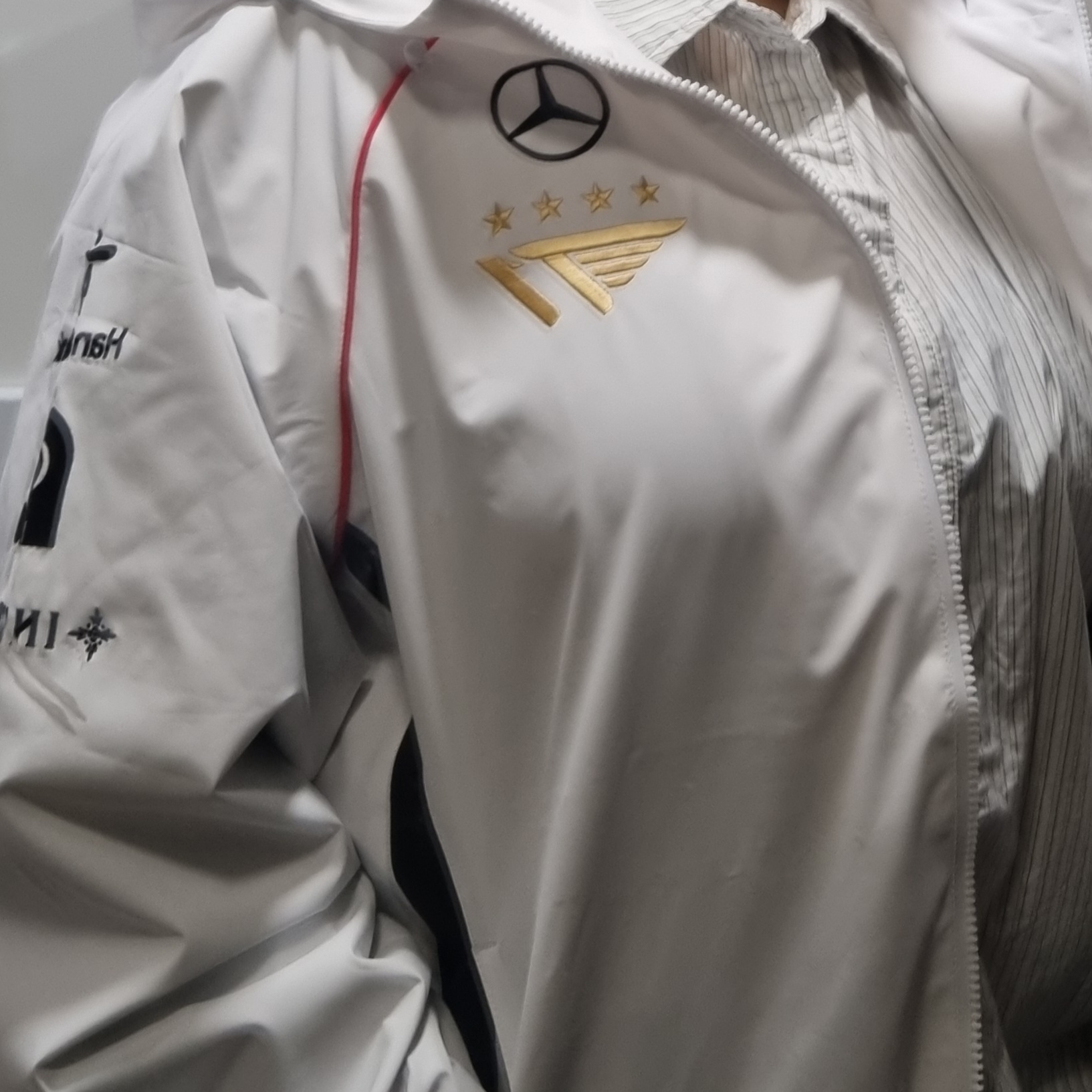 T1 2024 Uniform Worlds Jacket White (Non Marking Ver.) 착용 스타일