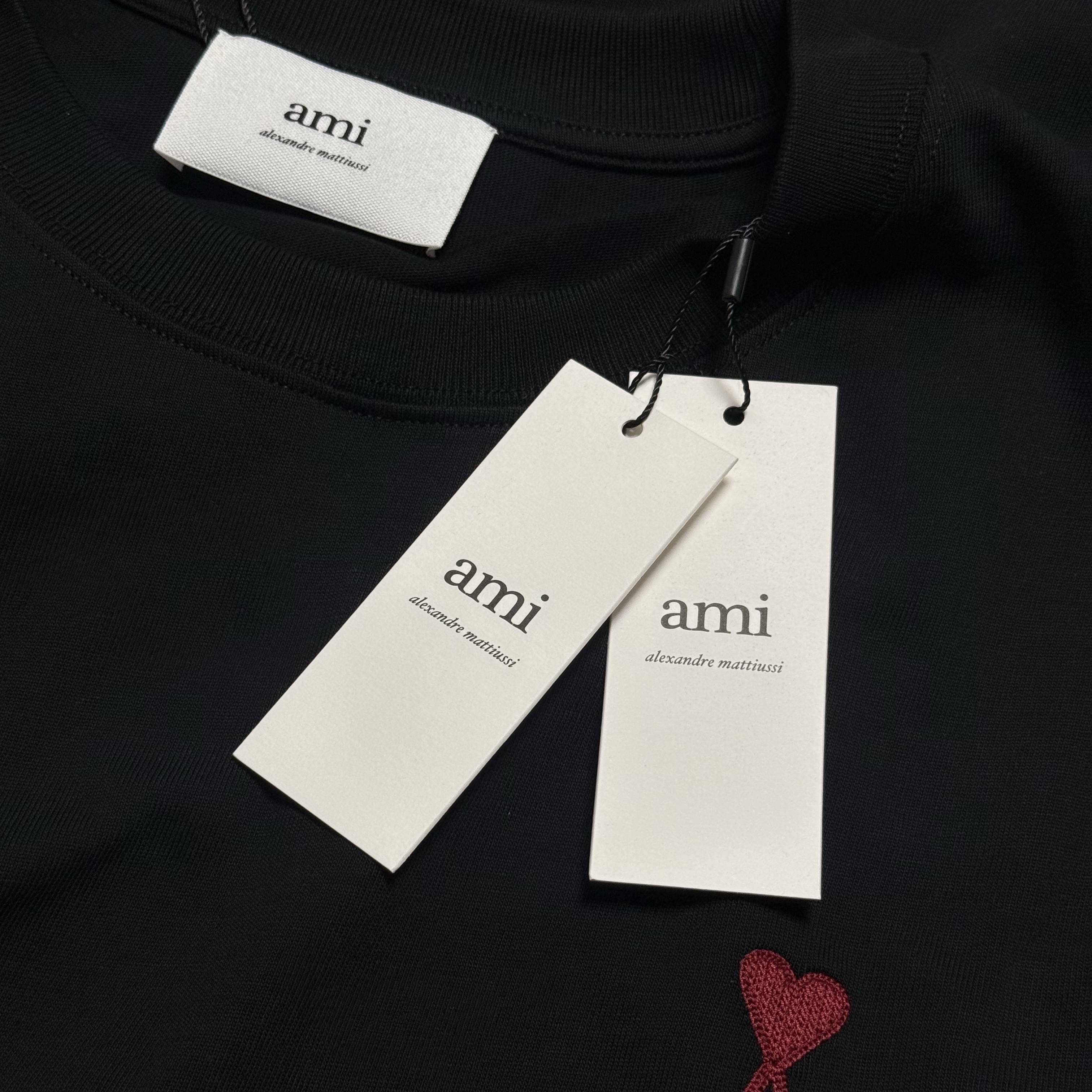 AMI de Coeur Long Sleeves T-Shirt Black 착용 스타일