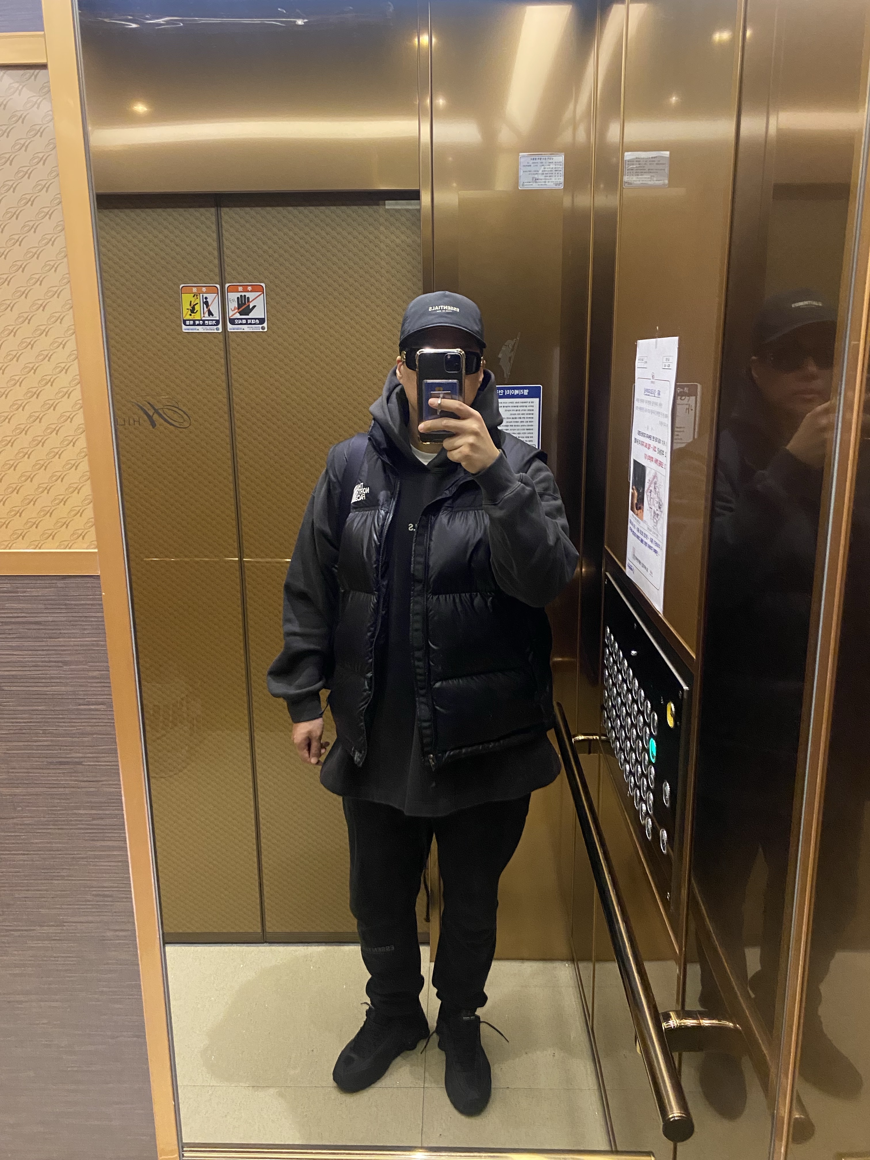 Essentials Relaxed Hoodie Iron - 22SS, Essentials Sweatpants Dark Slate/Black 2020 착용 스타일