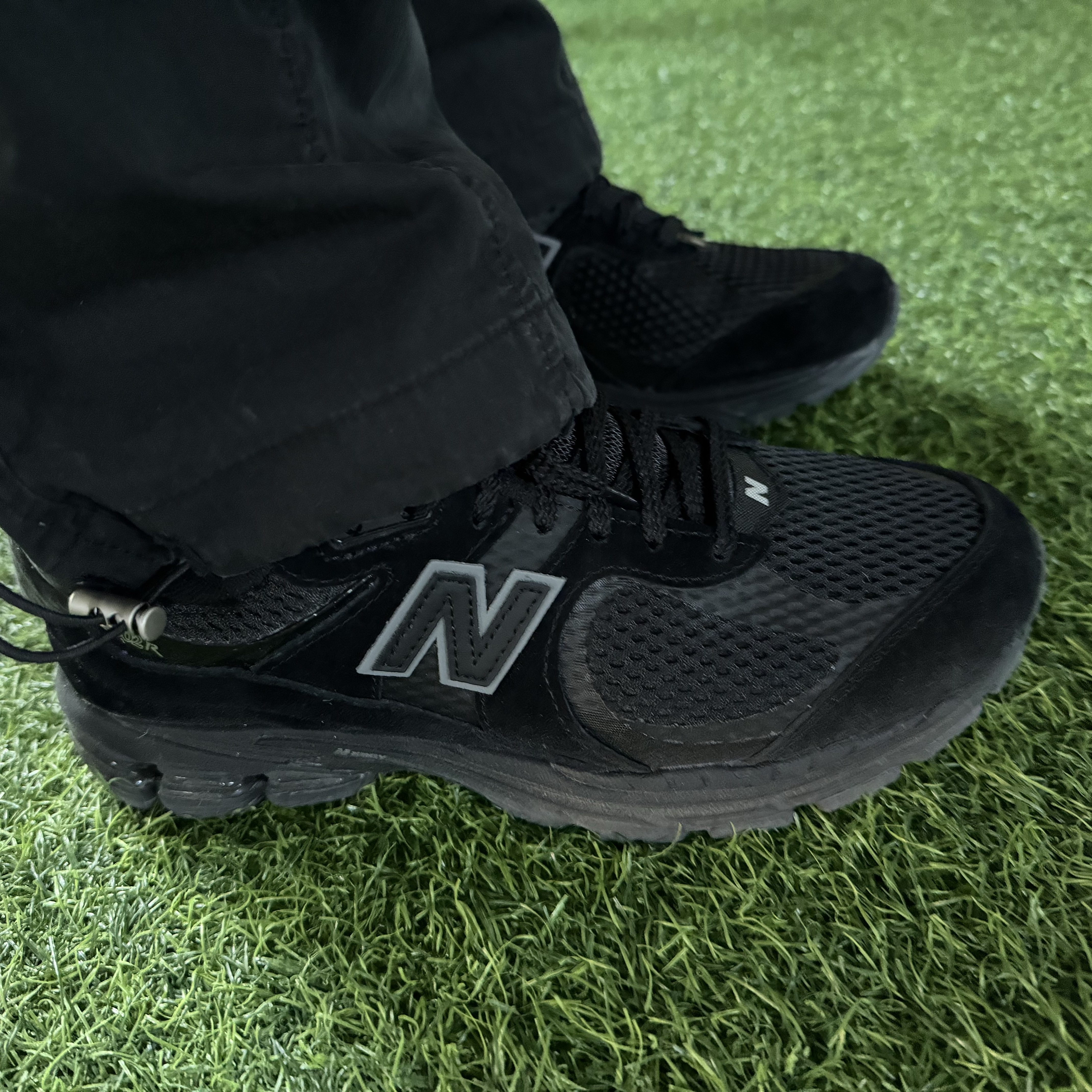 New Balance 2002 Black 착용 스타일