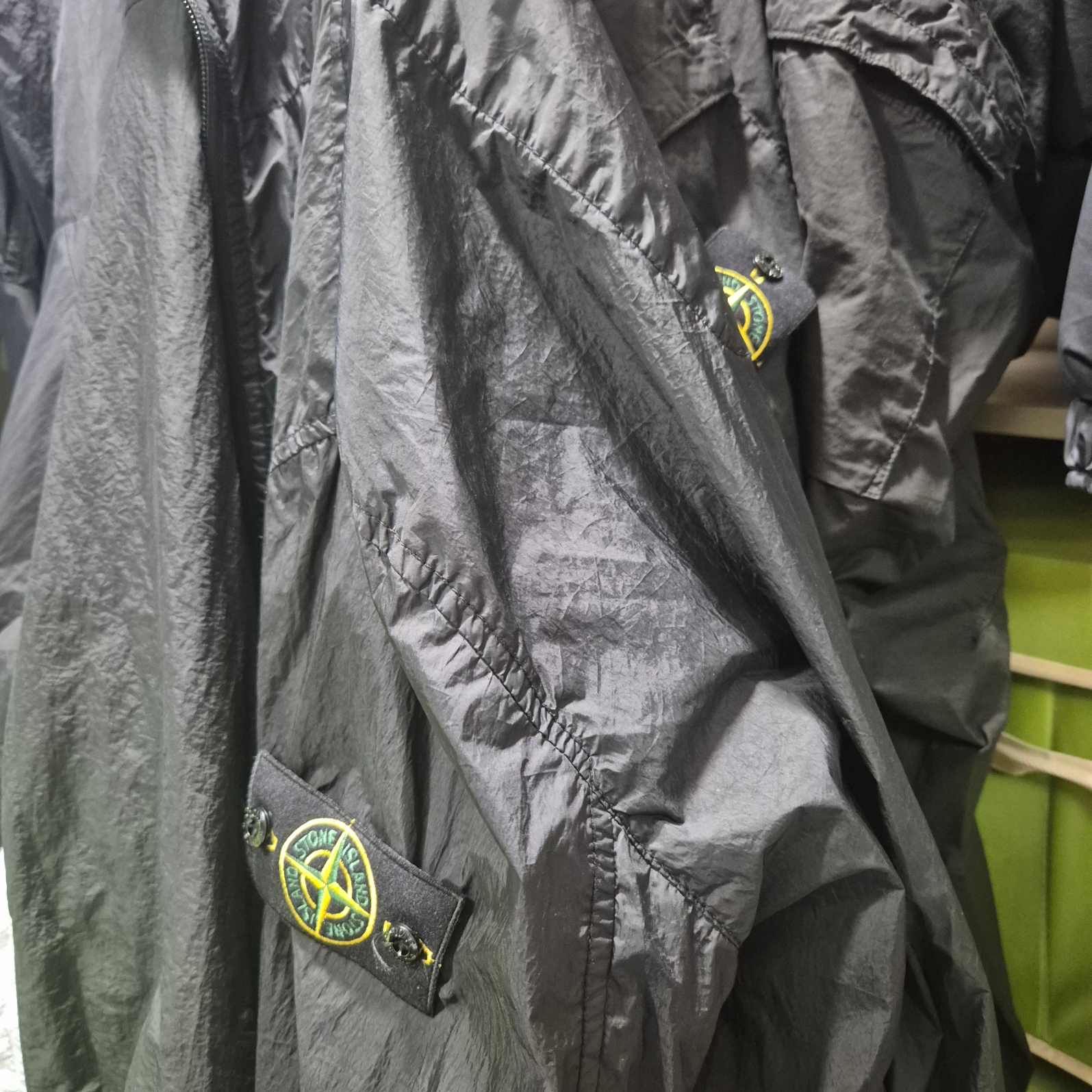 Stone Island 40922 Garment Dyed Crinkle Reps R-Nylon Black - 24SS 착용 스타일