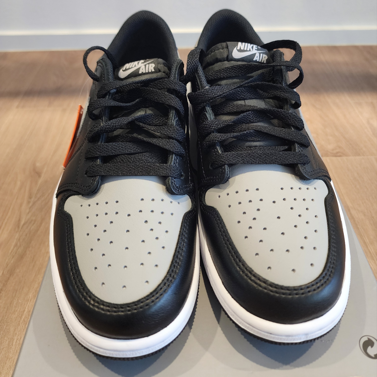 Jordan 1 Retro Low OG Shadow 착용 스타일 - 1