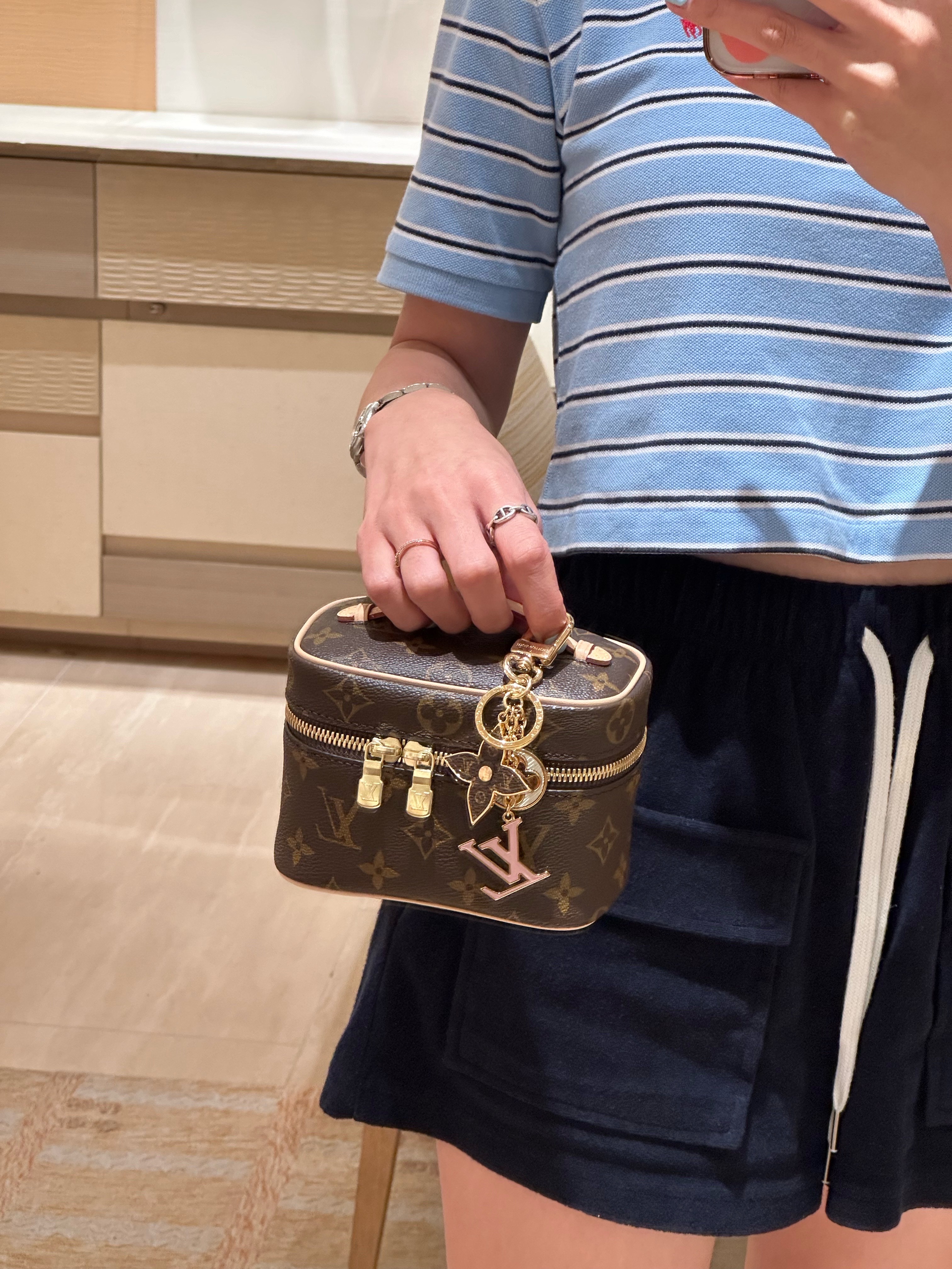 Louis Vuitton Nice Nano Toiletry Pouch Monogram, Louis Vuitton x Nigo Squared LV Bag Charm Gold 착용 스타일