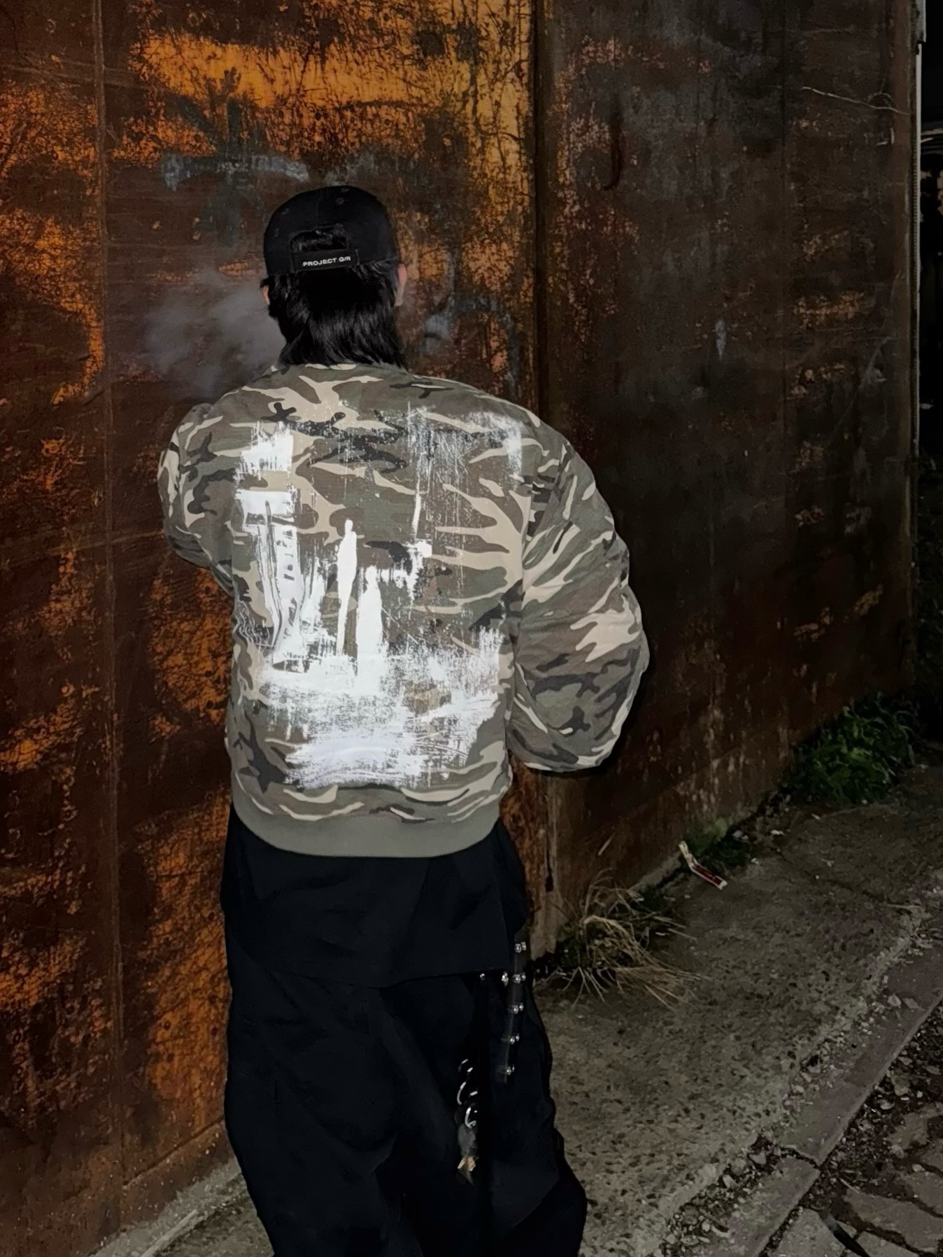 Awende Messiah Camo Bomber Jacket 착용 스타일