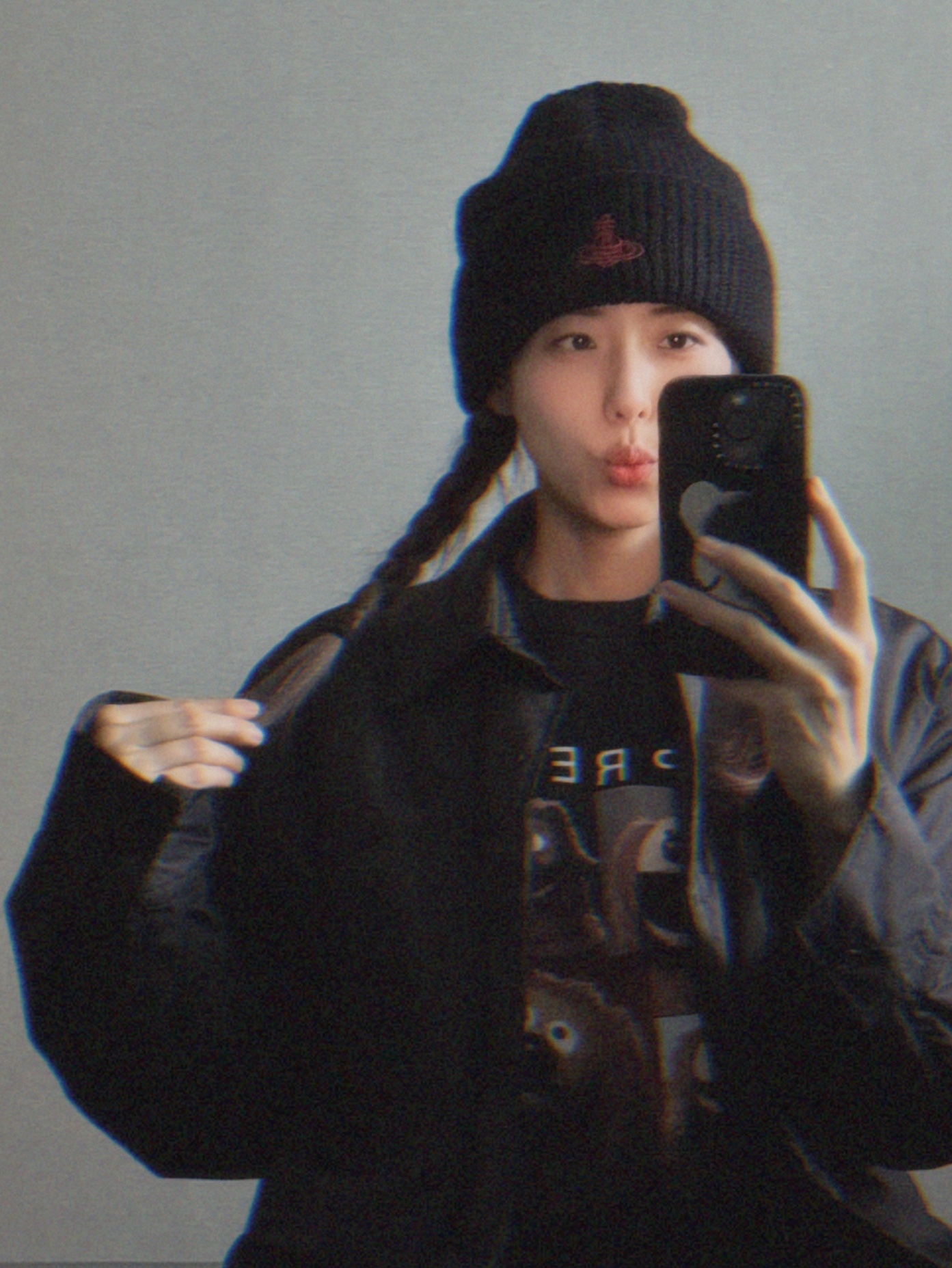 Vivienne Westwood Sporty Beanie Black, Supreme Rowlf T-Shirt Black - 24SS 착용 스타일 - 1