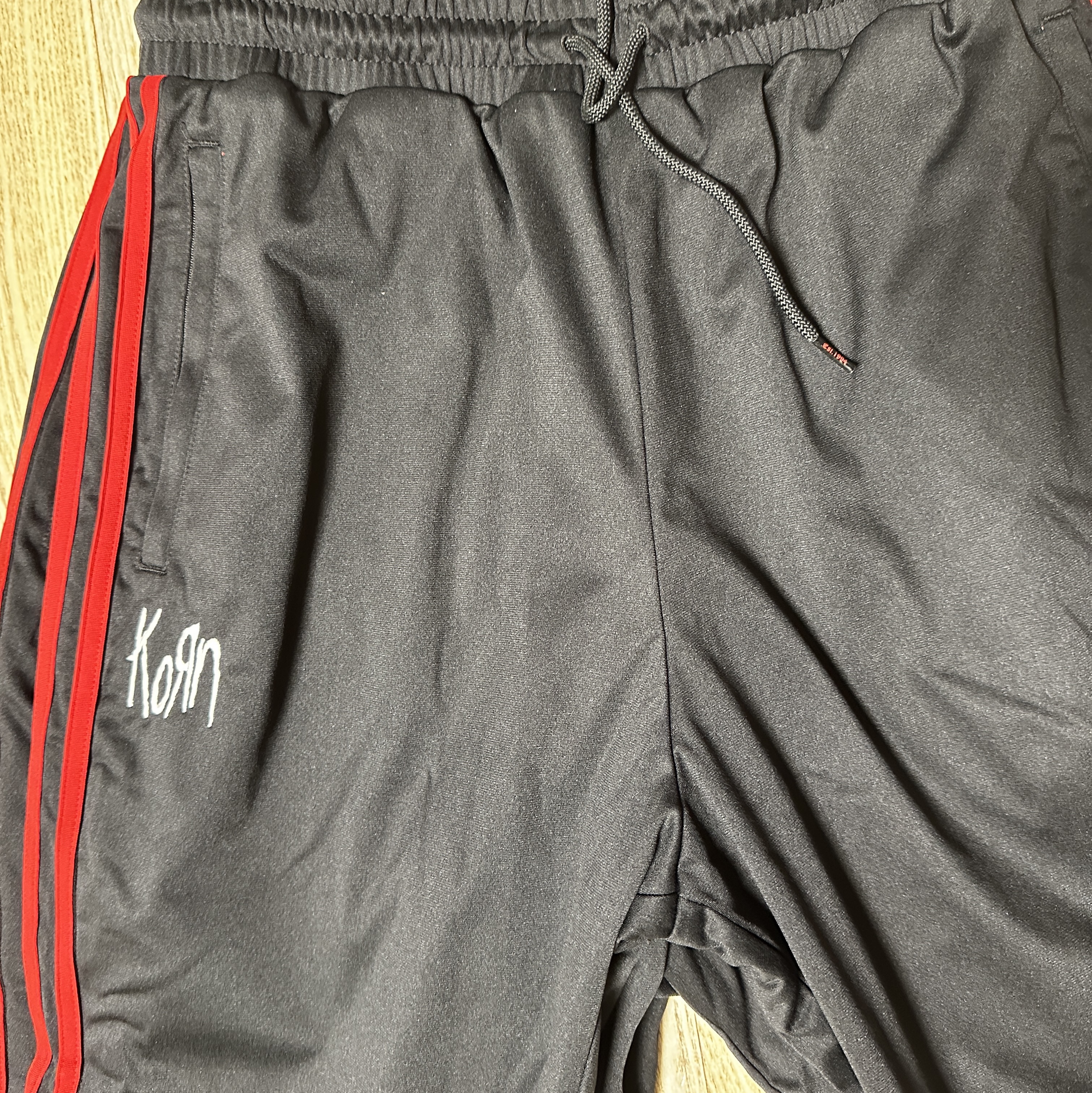 Adidas x KoRn Track Pants Black - KR Sizing 착용 스타일 - 6