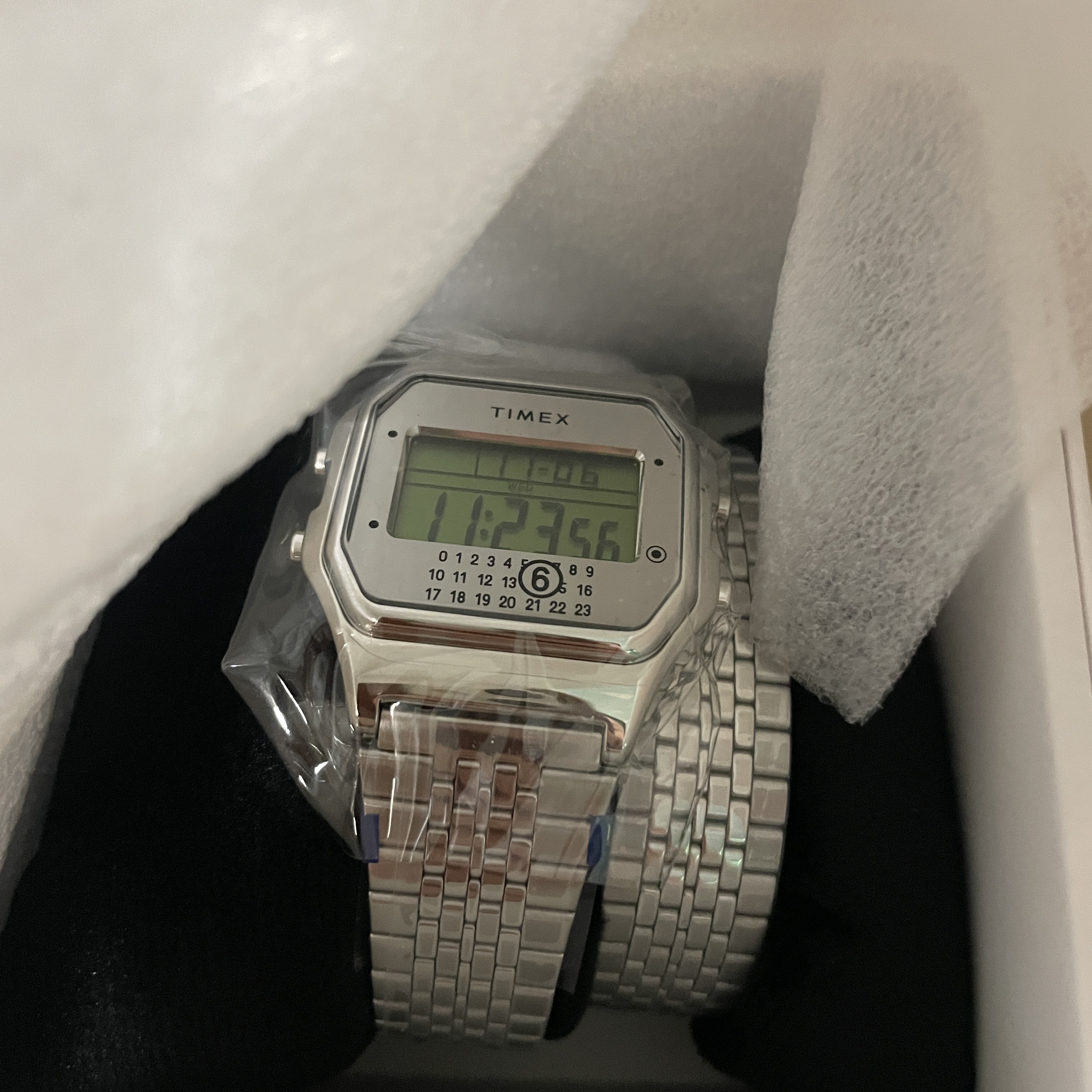 Timex x MM6 Maison Margiela T80 Gift Set w/ Extra Bracelet Stainless Steel 착용 스타일