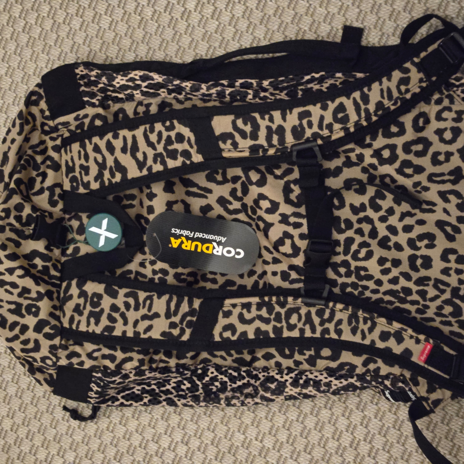 Supreme Mesh Backpack Leopard - 23SS 착용 스타일 - 4