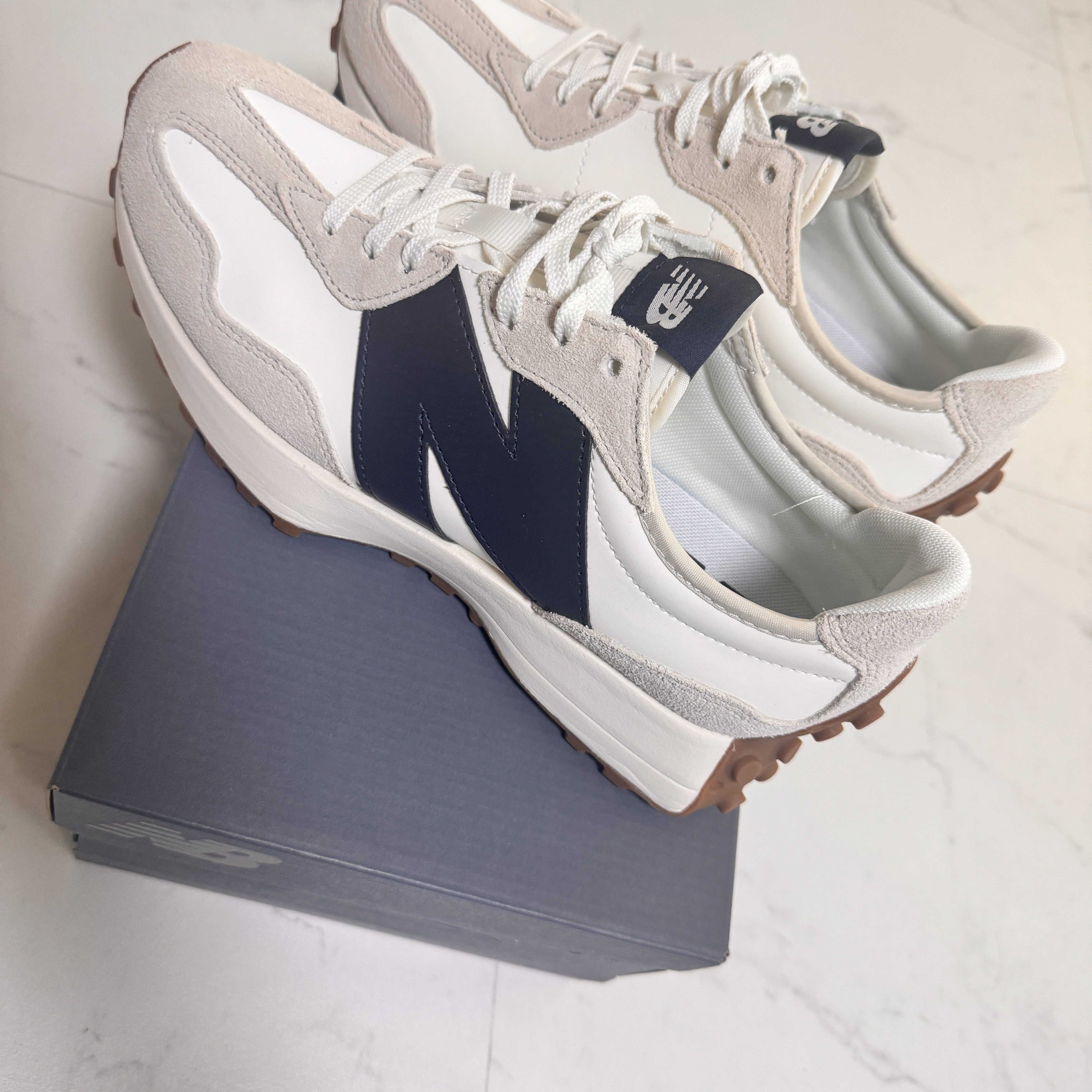 (W) New Balance 327 Beige Gum 착용 스타일