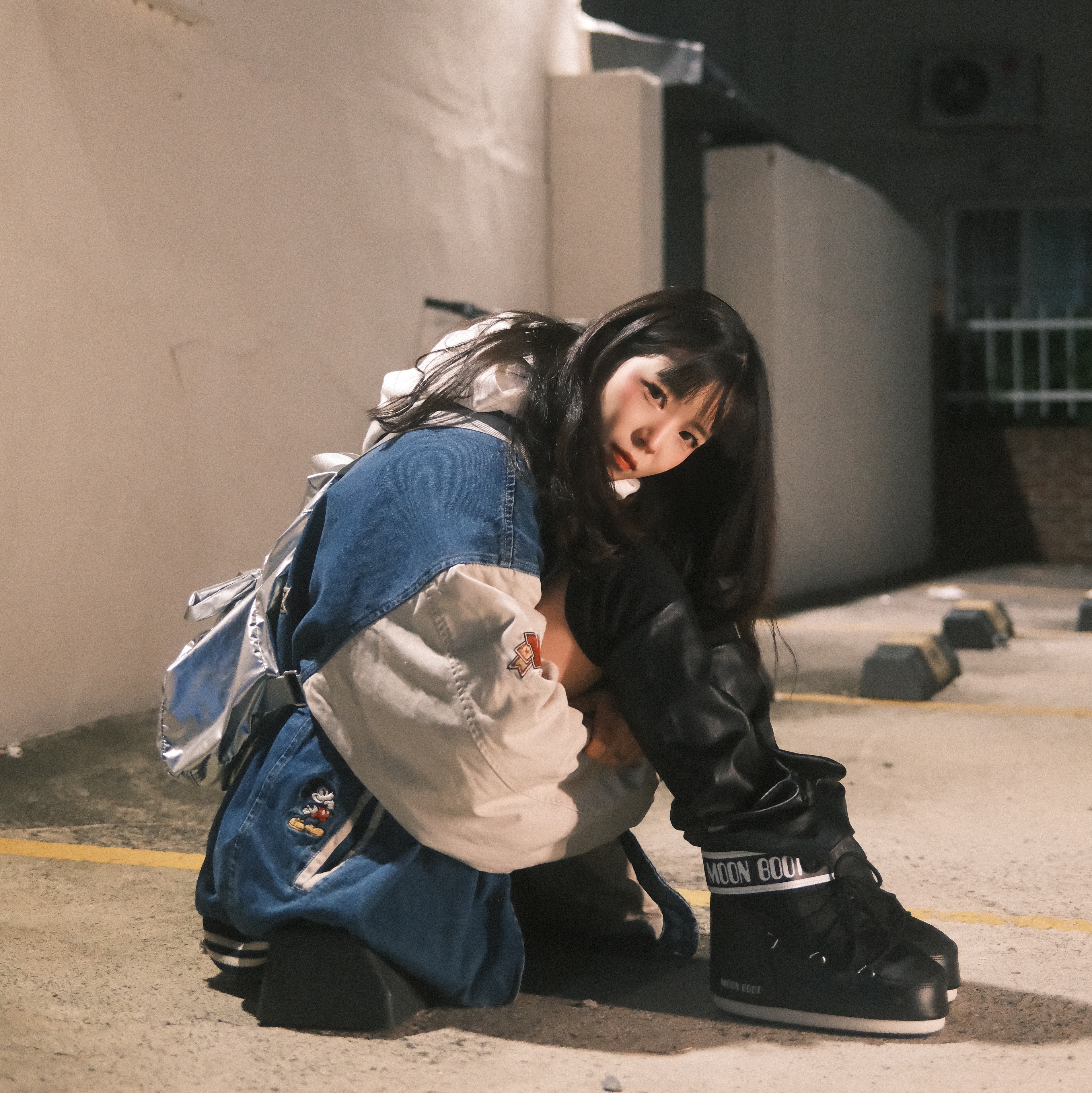Supreme x Koss Portapro Headphones White - 23FW, (W) Moon Boot Icon Low Nylon Boots Black 착용 스타일 - 2