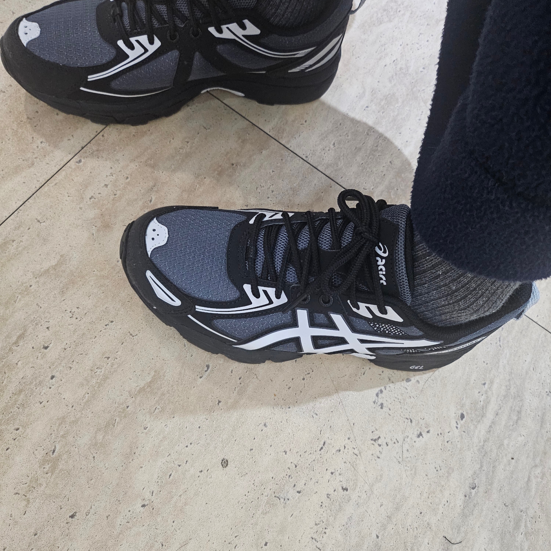 Asics Gel-Venture 6 Carrier Grey 착용 스타일 - 4
