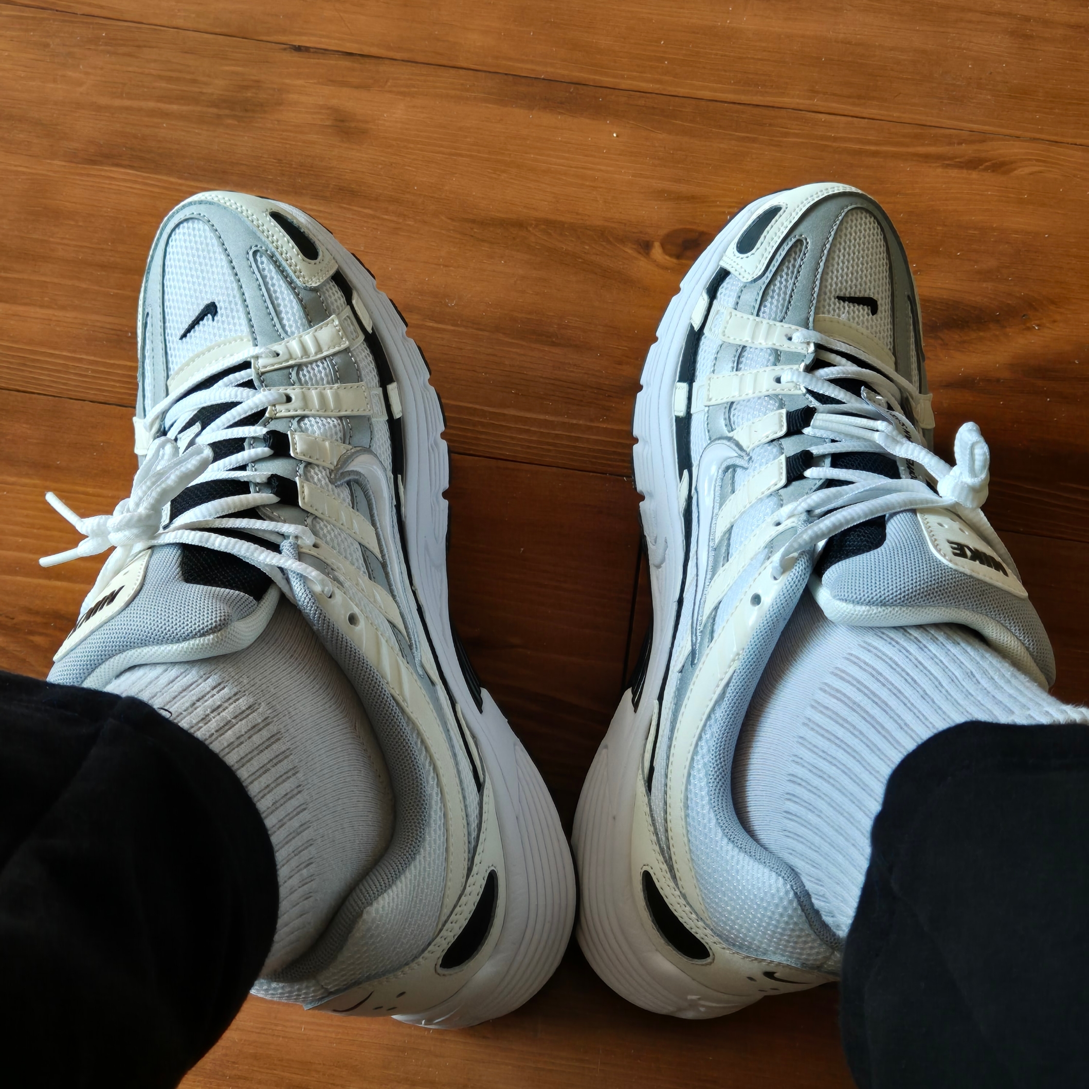 Nike P-6000 Sail Wolf Grey 착용 스타일