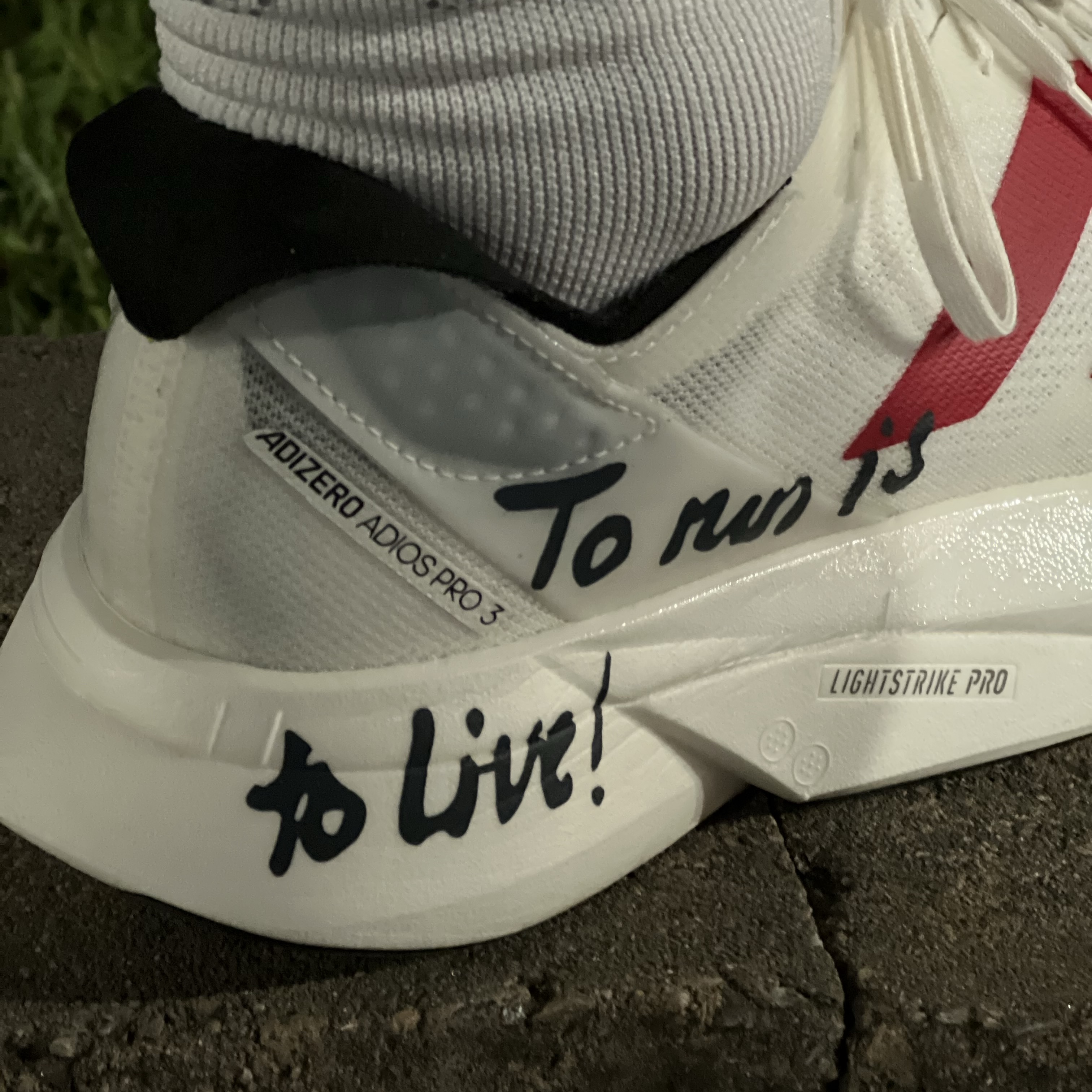Adidas Adizero Adios Pro 3 Off White Better Scarlet 착용 스타일 - 1
