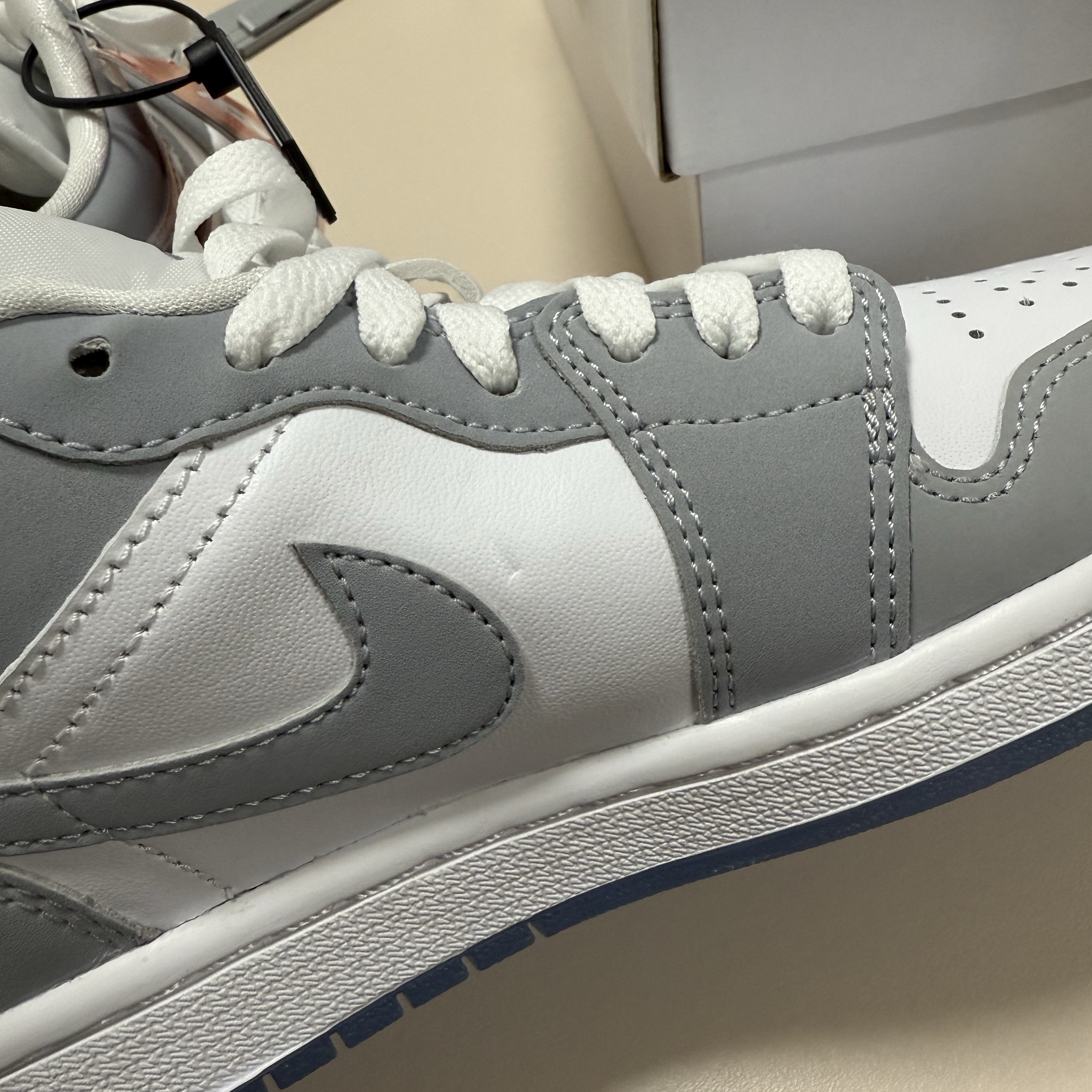 (W) Jordan 1 Low White Wolf Grey 착용 스타일 - 3