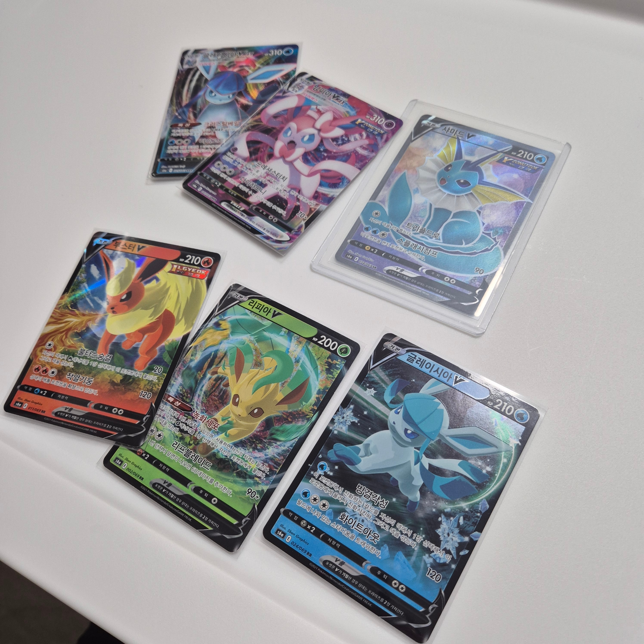 Pokemon TCG Sword & Shield Enhanced Expansion Pack Eevee Heroes Box (Pack of 30) 착용 스타일
