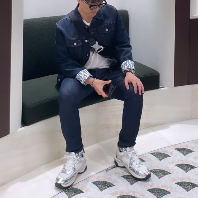 Dior Oblique Raw Cotton Denim Blouson Blue, Dior Raw Cotton Denim Long Slim-Fit Dior Oblique Jeans Blue 착용 스타일 - 1
