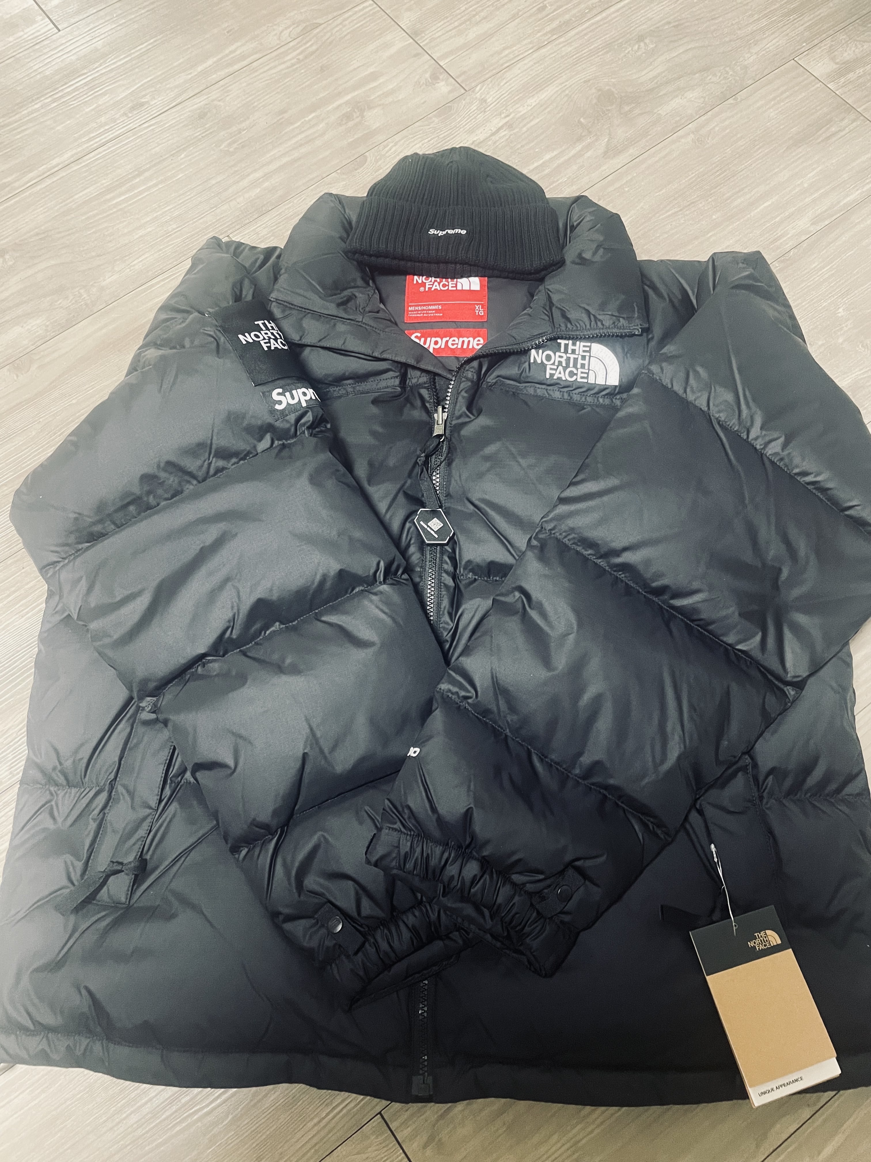 Supreme x The North Face Nuptse Jacket Black - 24FW, Supreme Overdyed Beanie Black 착용 스타일 - 1