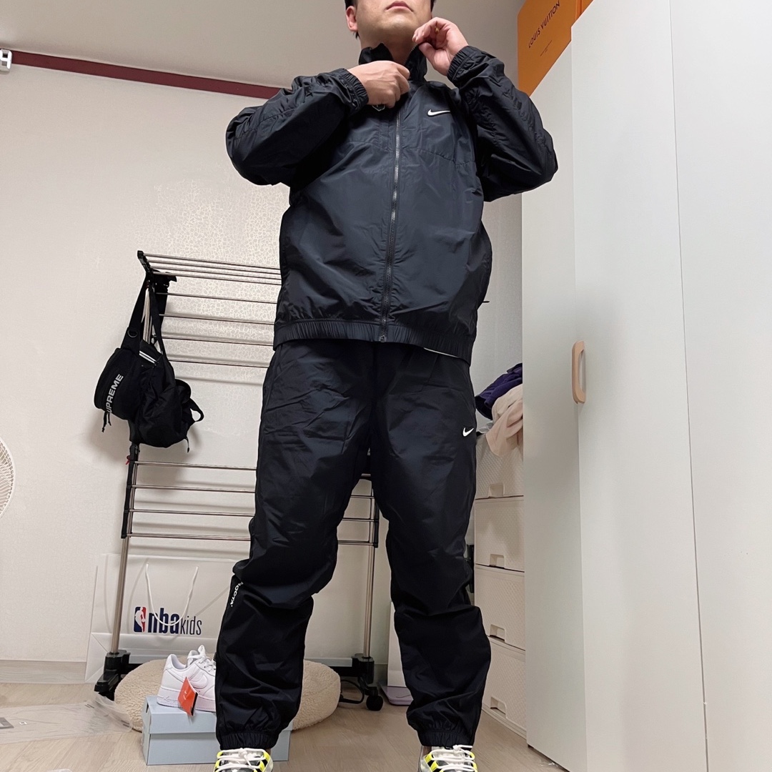 Nike x Drake Nocta Woven Track Pants Black (FN7668-010), Nike x Drake Nocta Nylon Track Jacket Black (FN7666-010) 착용 스타일 - 2