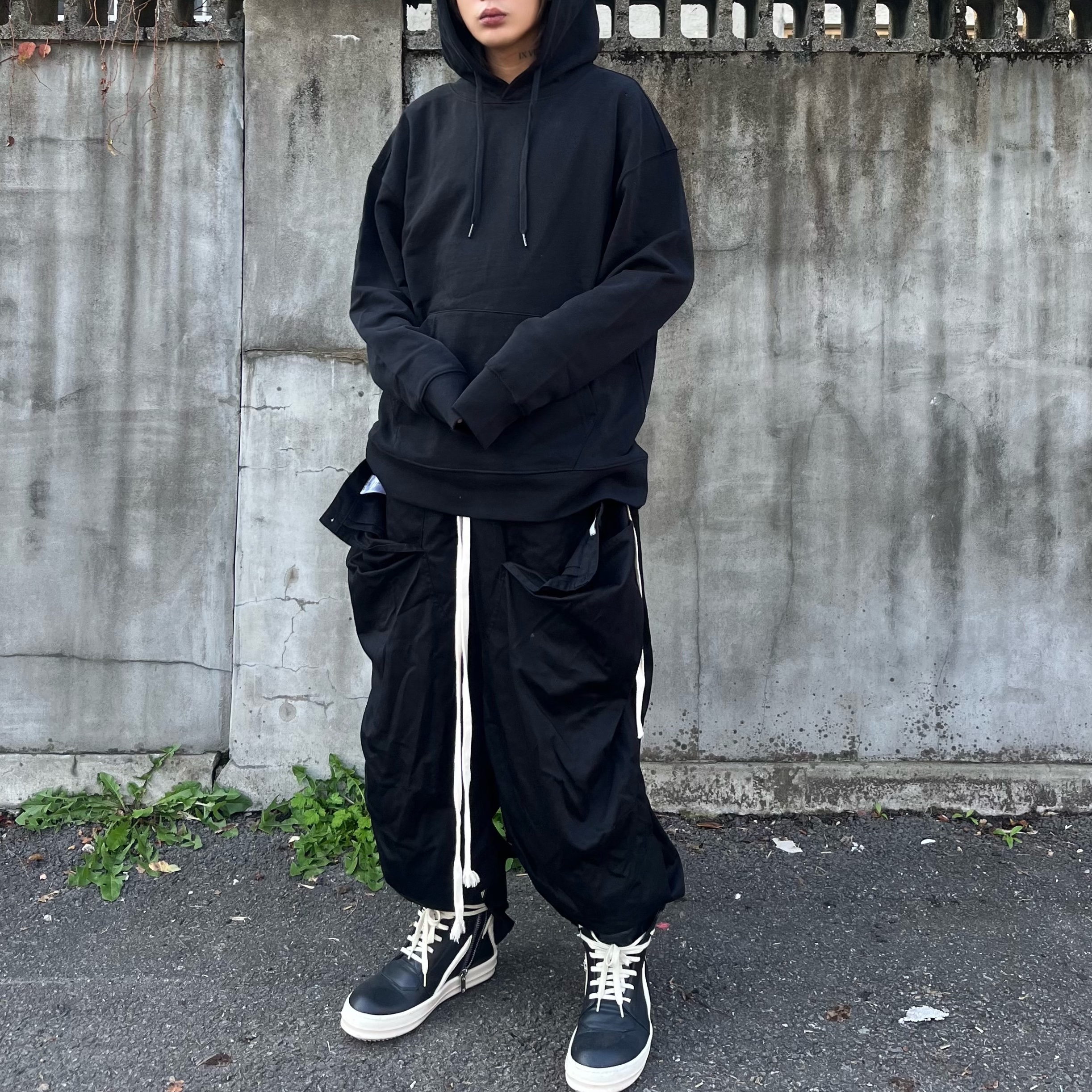 Rick Owens Geobasket Full Grain Calf Leather Strobe Sneakers Black Milk White 착용 스타일 - 3