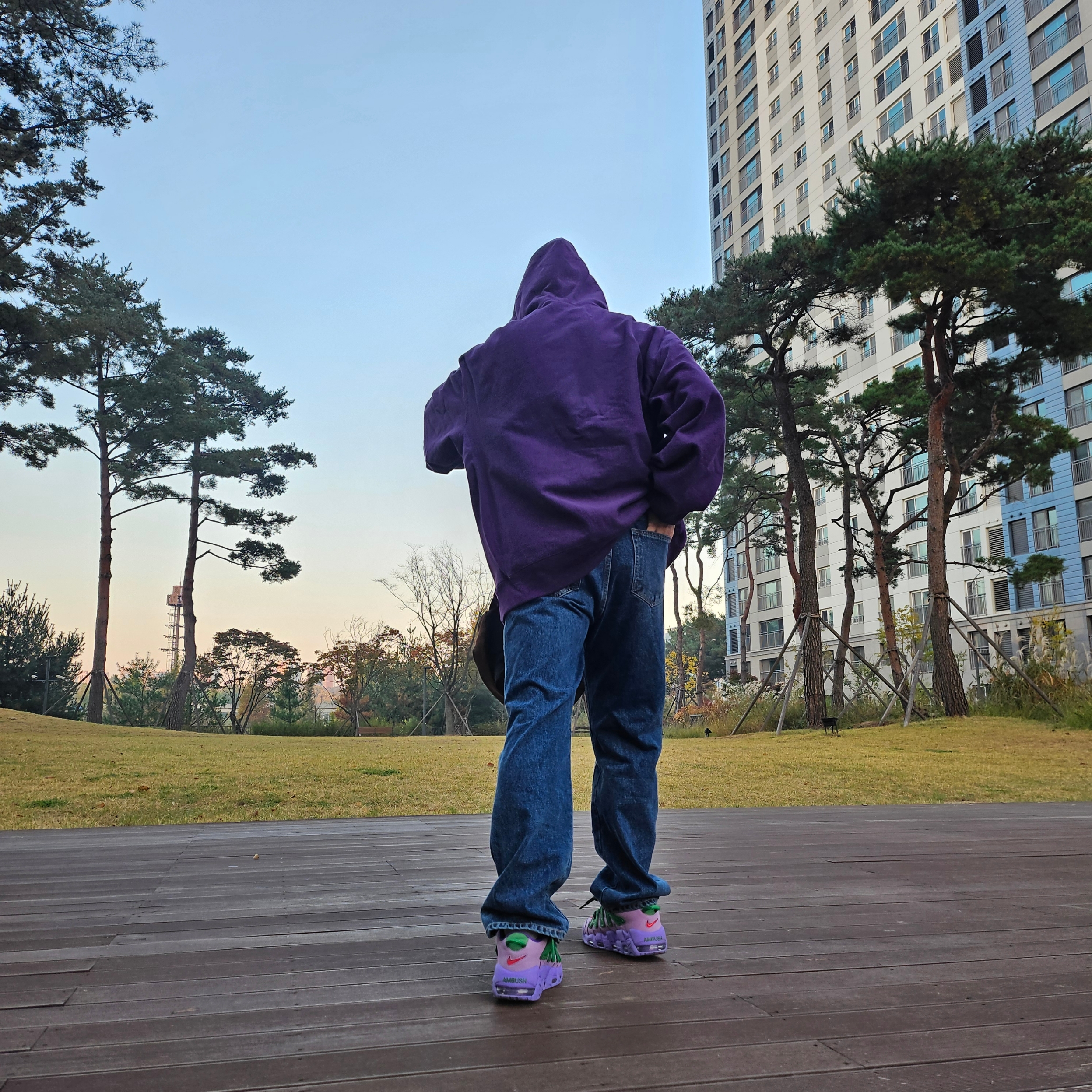 Supreme Box Logo Hooded Sweatshirt Dark Purple - 23FW, Supreme Washed Chino Twill Camp Cap Purple - 24SS 착용 스타일 - 3