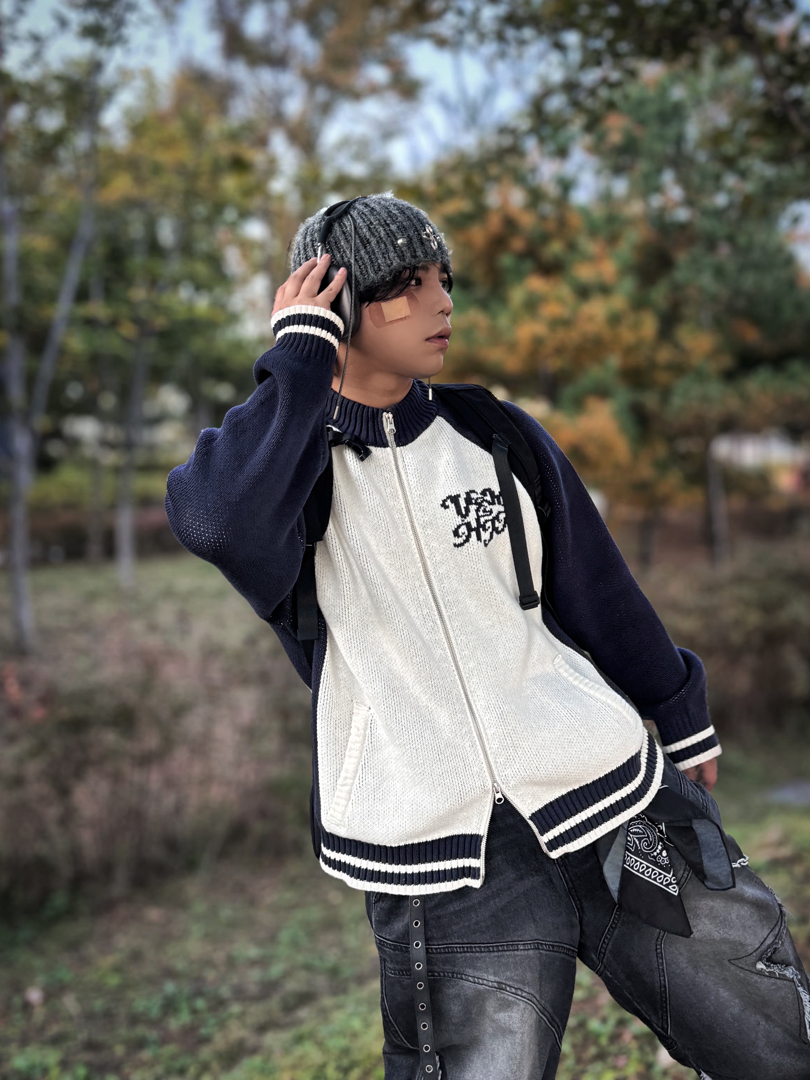 Balenciaga 10XL Sneakers White Grey Silver Black, Apple AirPods Max Lightning Space Gray (Korean Ver.) 착용 스타일 - 2