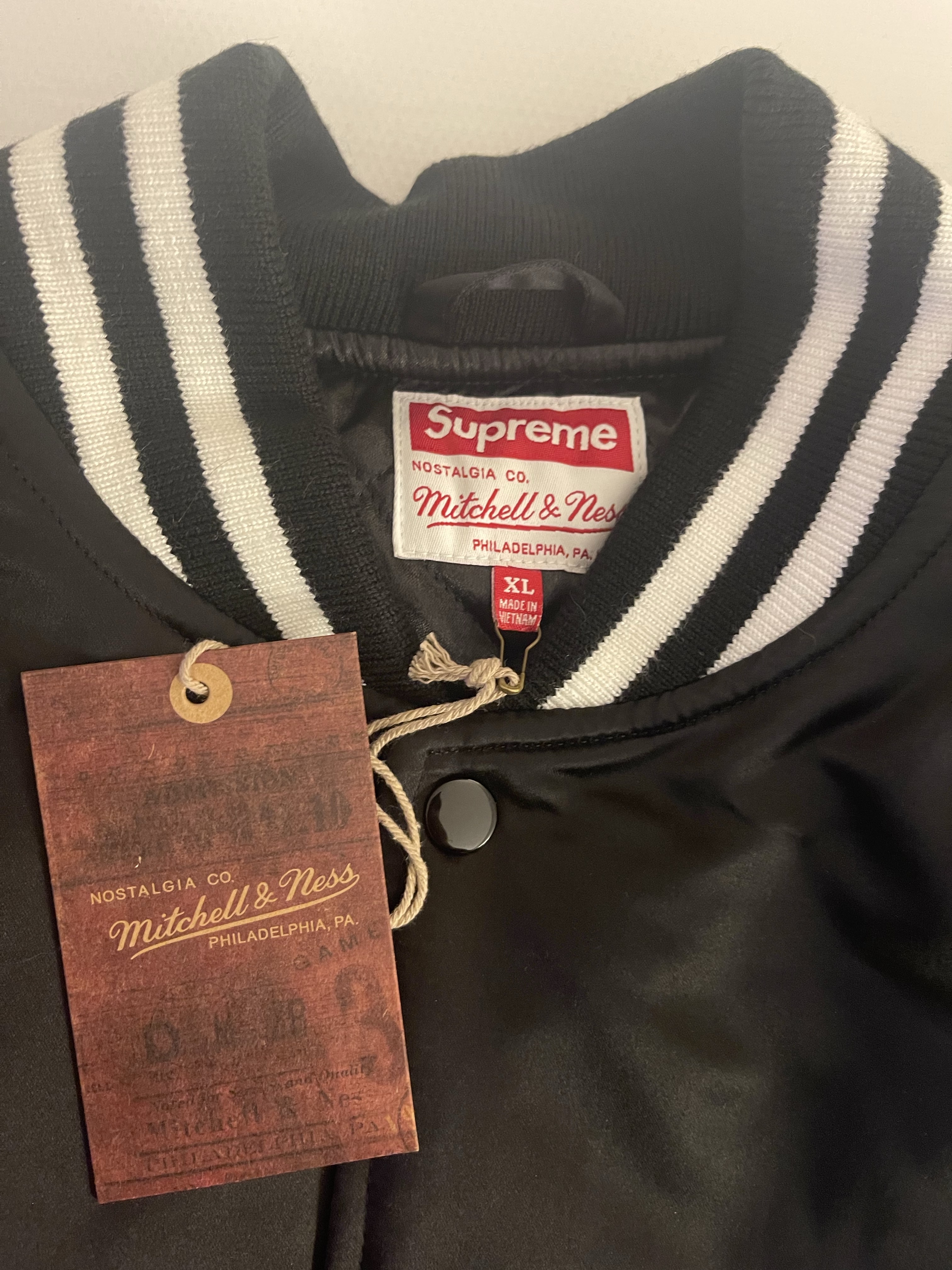 Supreme Mitchell & Ness Satin Varsity Jacket Black - 24FW 착용 스타일 - 5