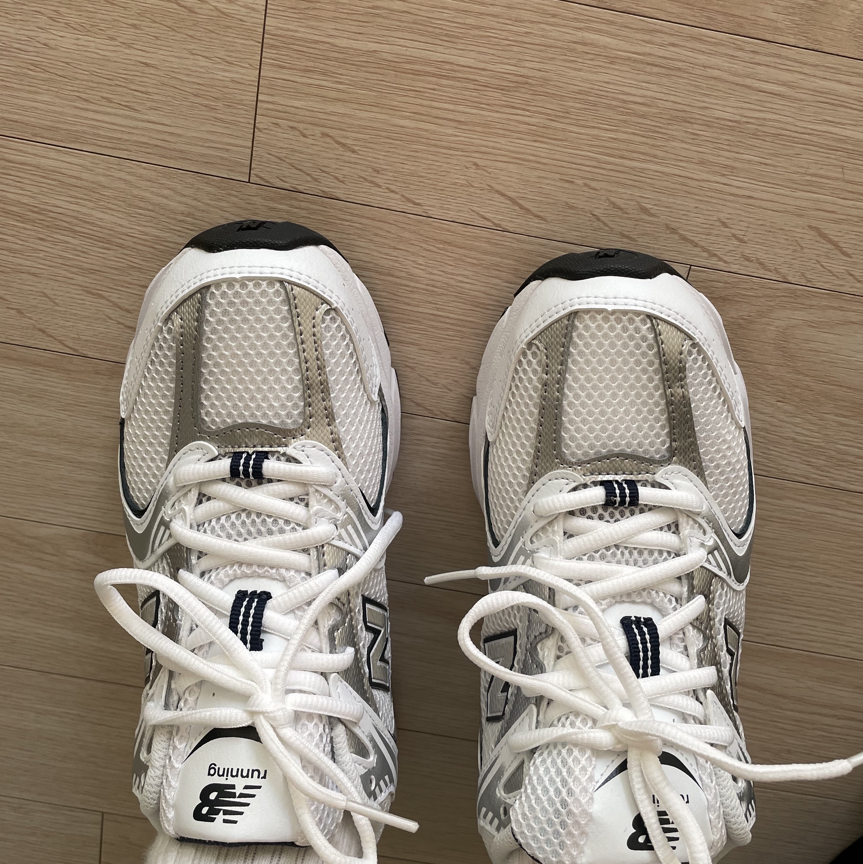 New Balance 530 White 착용 스타일