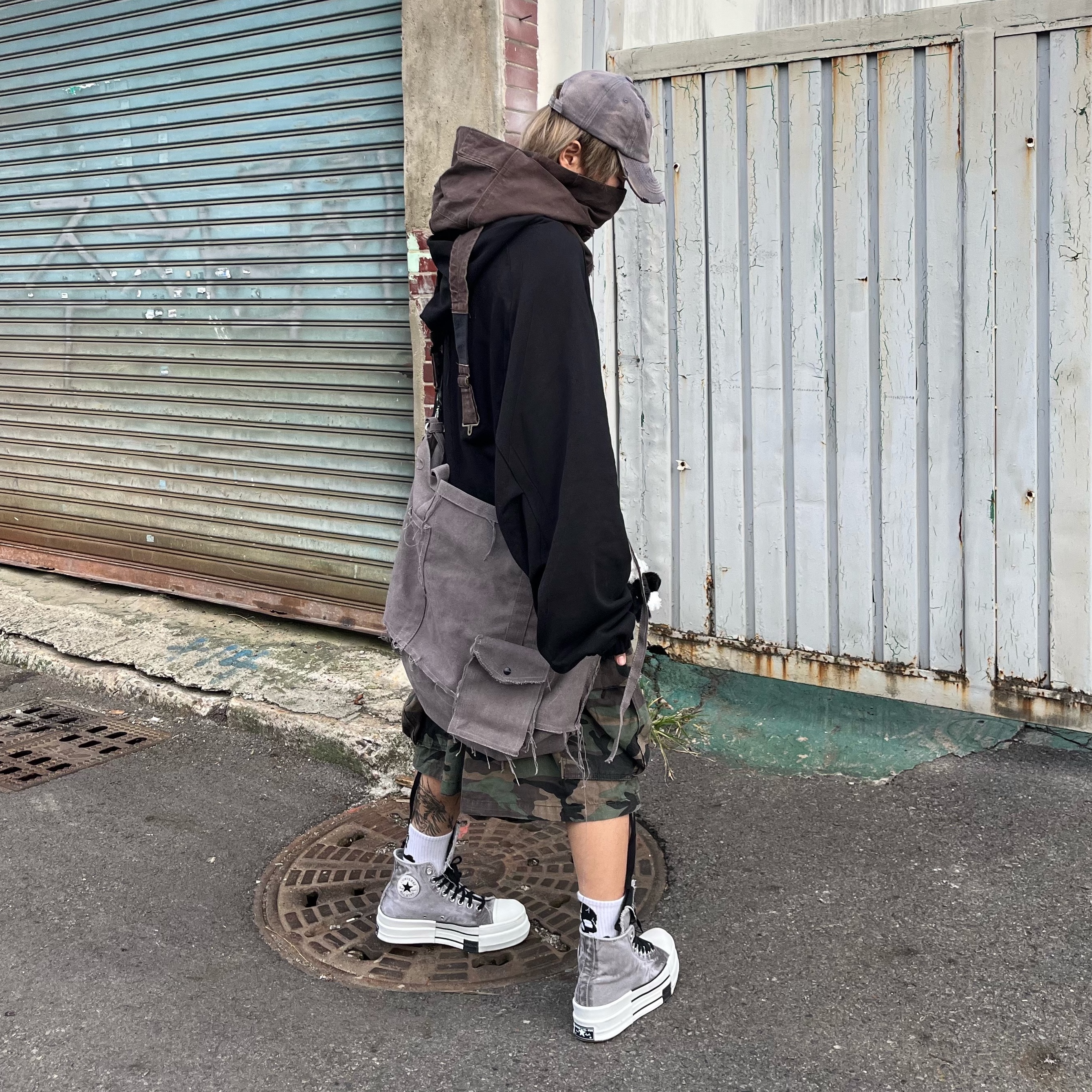 Converse x Drkshdw DBL Drkstar Overdye Chuck 70 Hi Concrete 착용 스타일 - 6