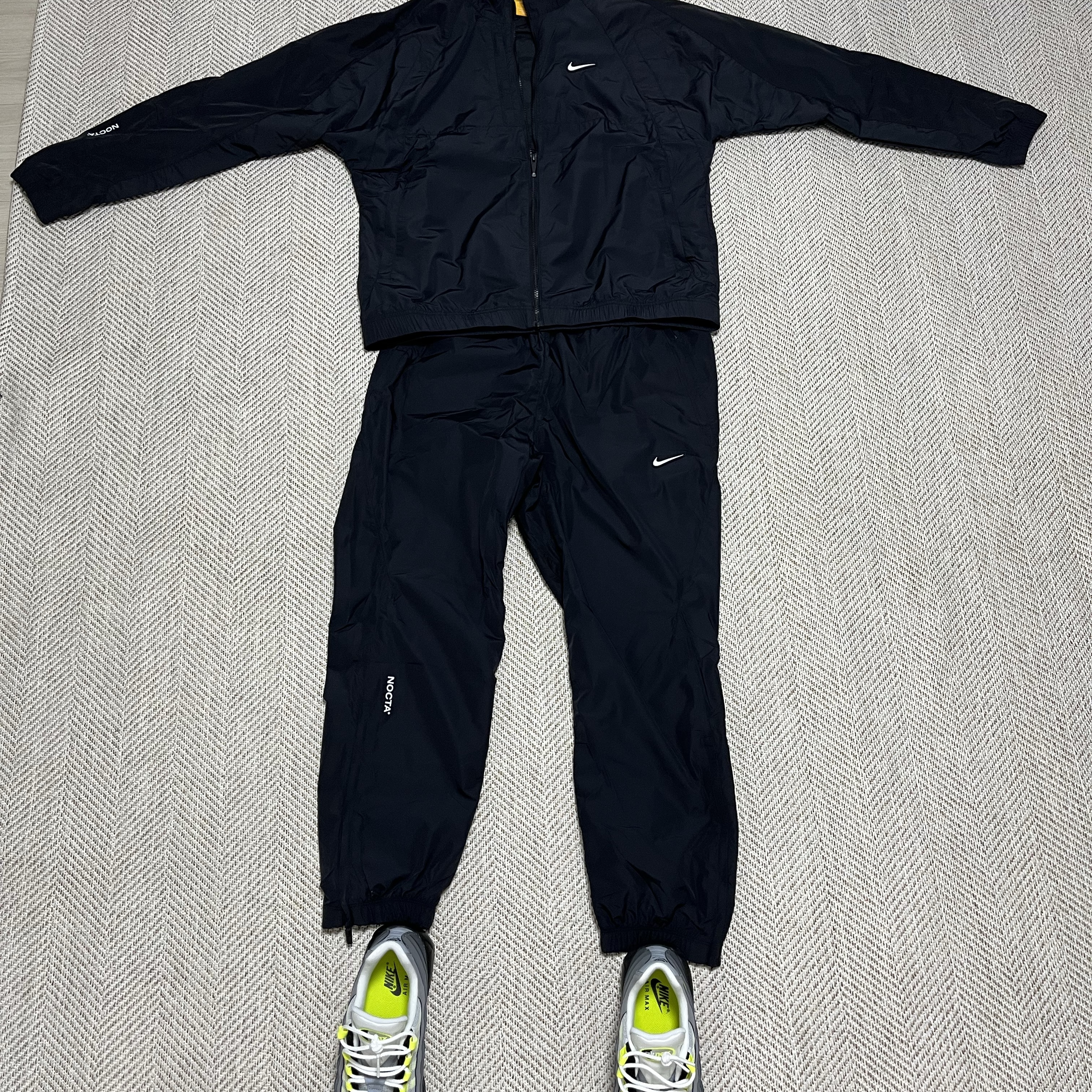 Nike x Drake Nocta Woven Track Pants Black (FN7668-010), Nike x Drake Nocta Nylon Track Jacket Black (FN7666-010) 착용 스타일 - 4