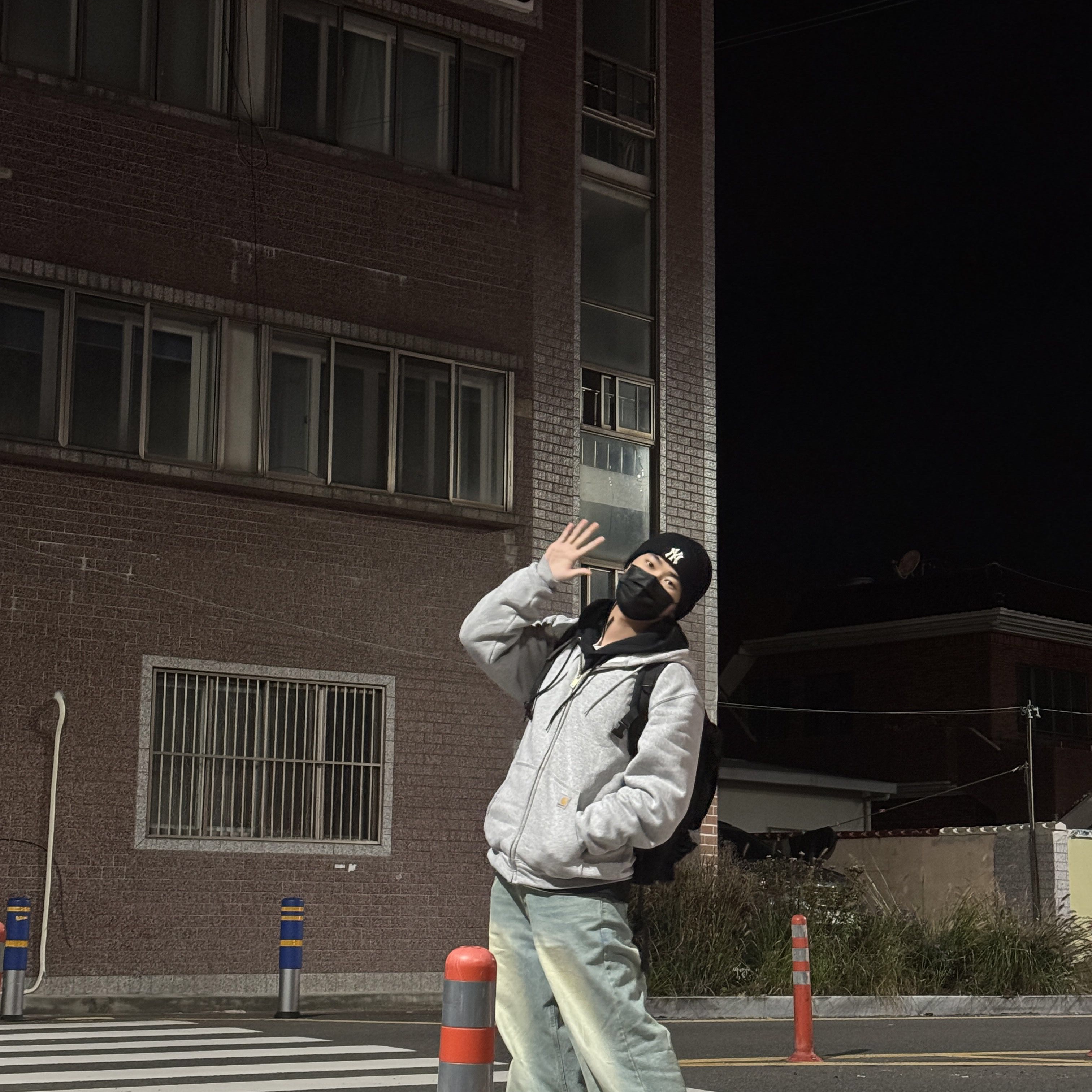 Carhartt Loose Fit Midweight Full Zip Sweatshirt Heather Grey, Suade Color Washed Denim Blue 착용 스타일 - 1