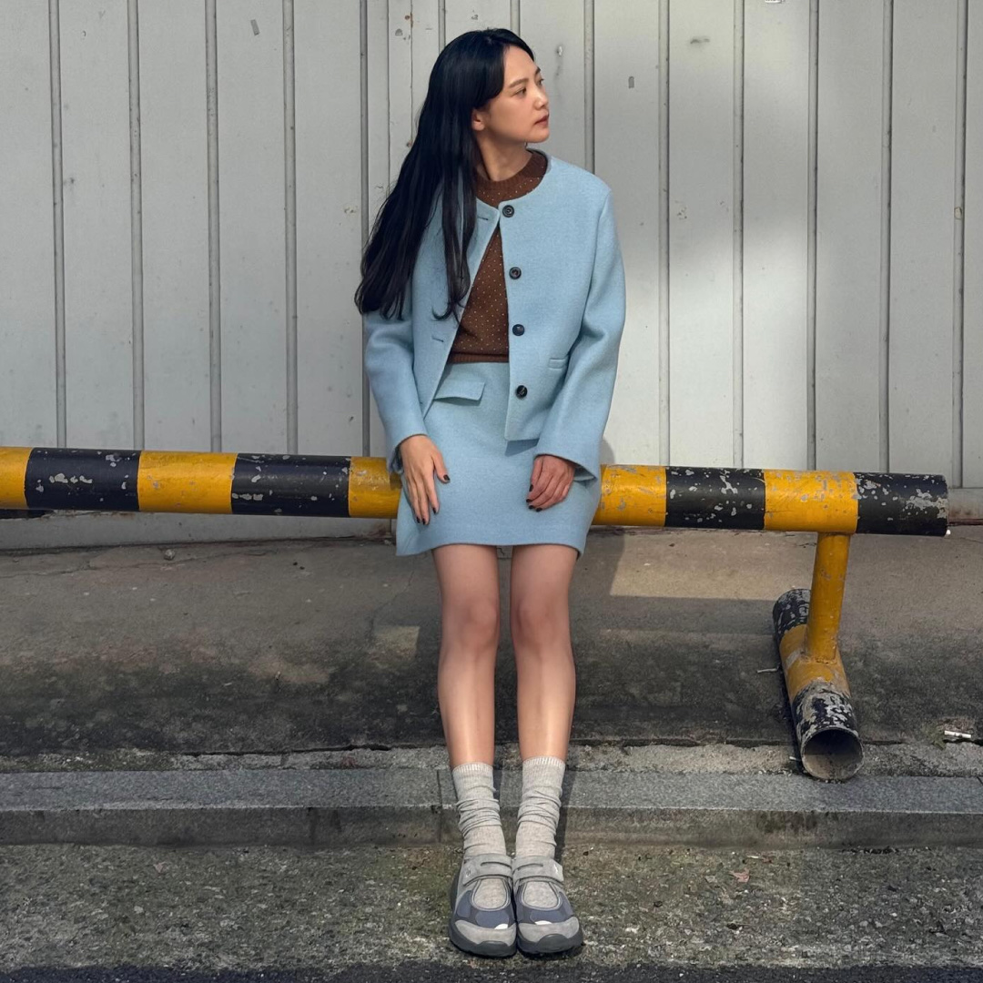 (W) New Balance Breeze SD2202 Light Gray 착용 스타일 - 2