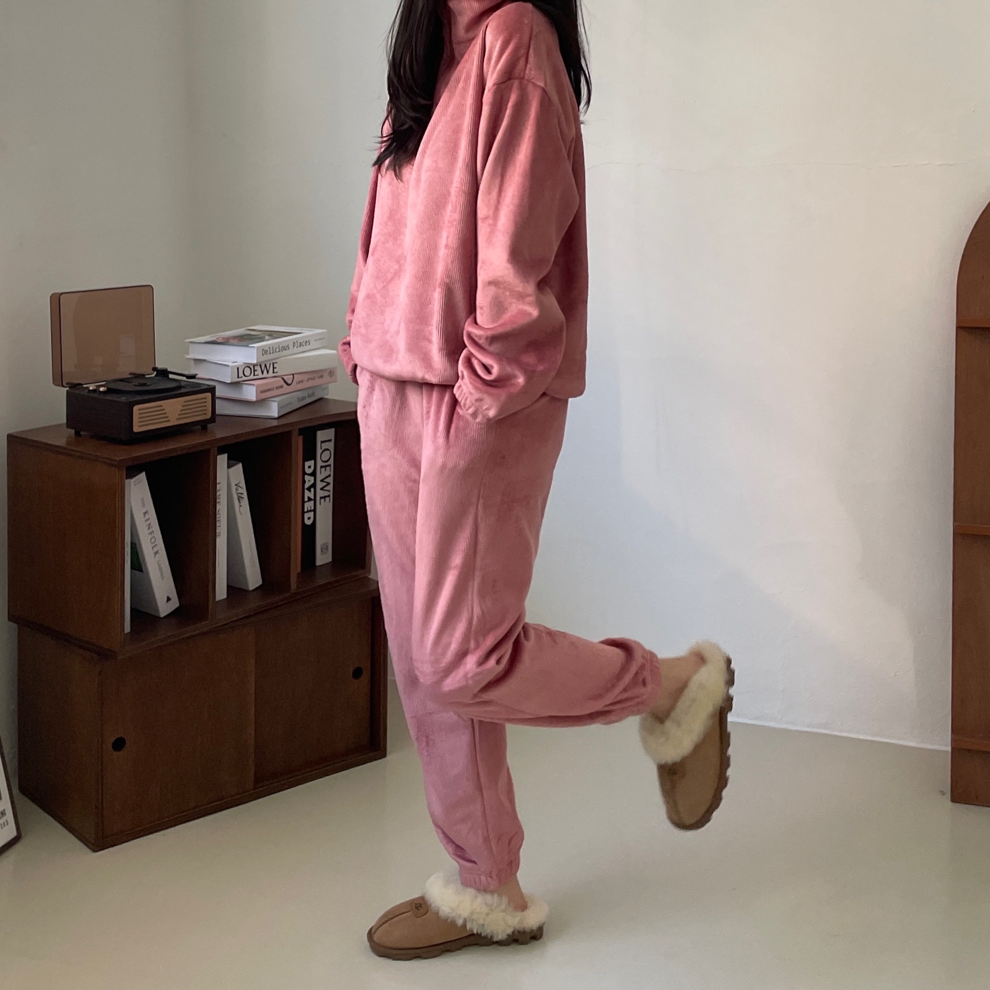 (W) UGG Coquette Slipper Chestnut 착용 스타일 - 1