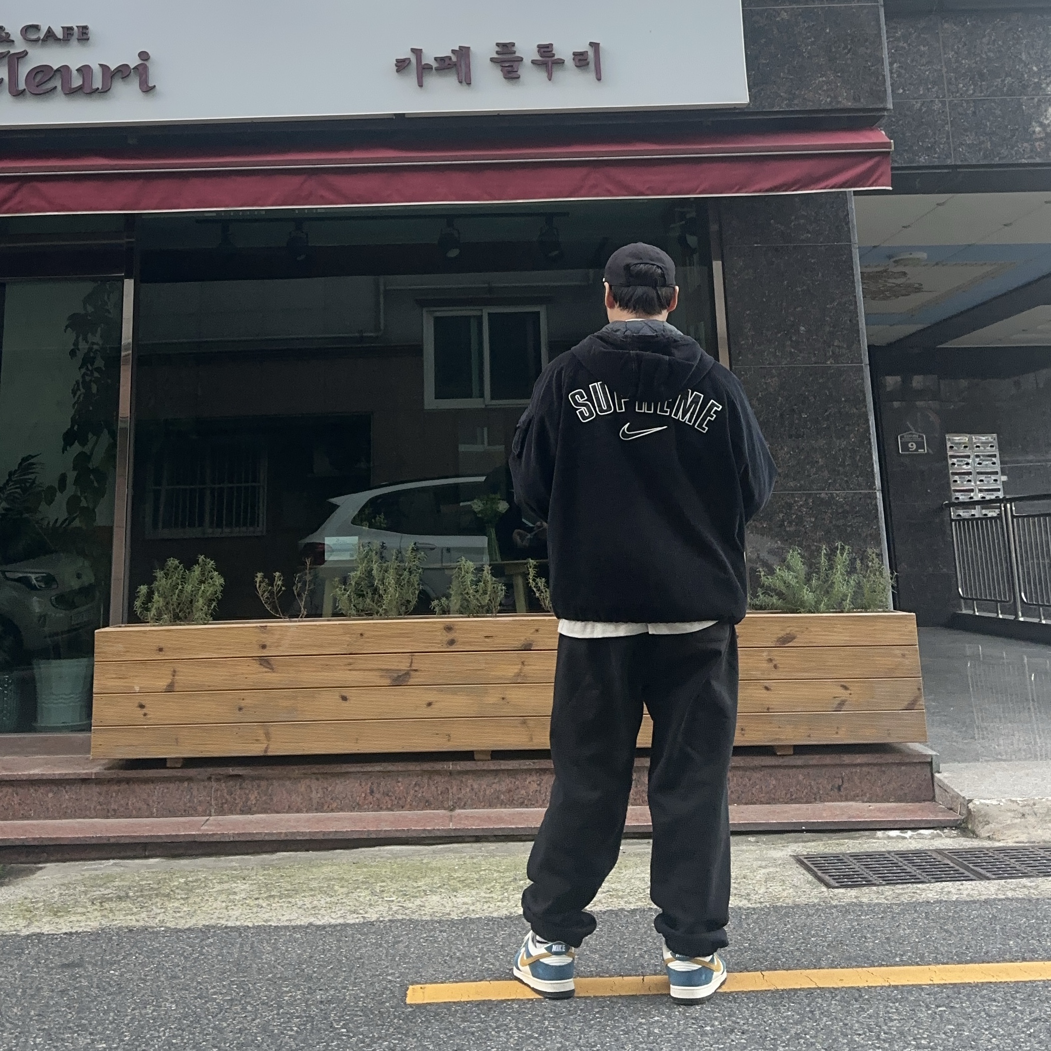 Supreme x Nike Arc Corduroy Hooded Jacket Black - 22SS, Nike x Kasina Dunk Low 80's Bus 착용 스타일