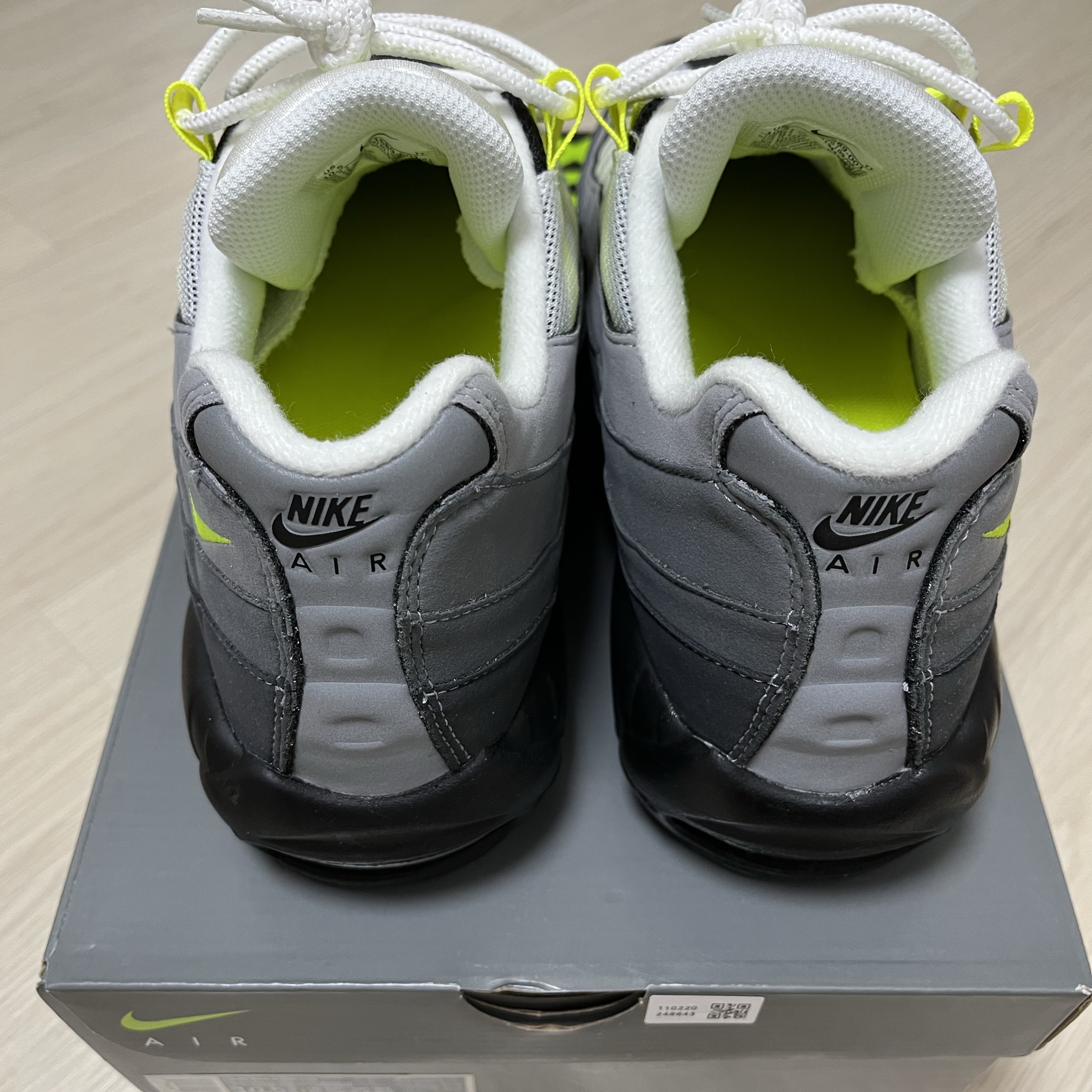 Nike Air Max 95 OG Neon Yellow 2020 착용 스타일 - 3