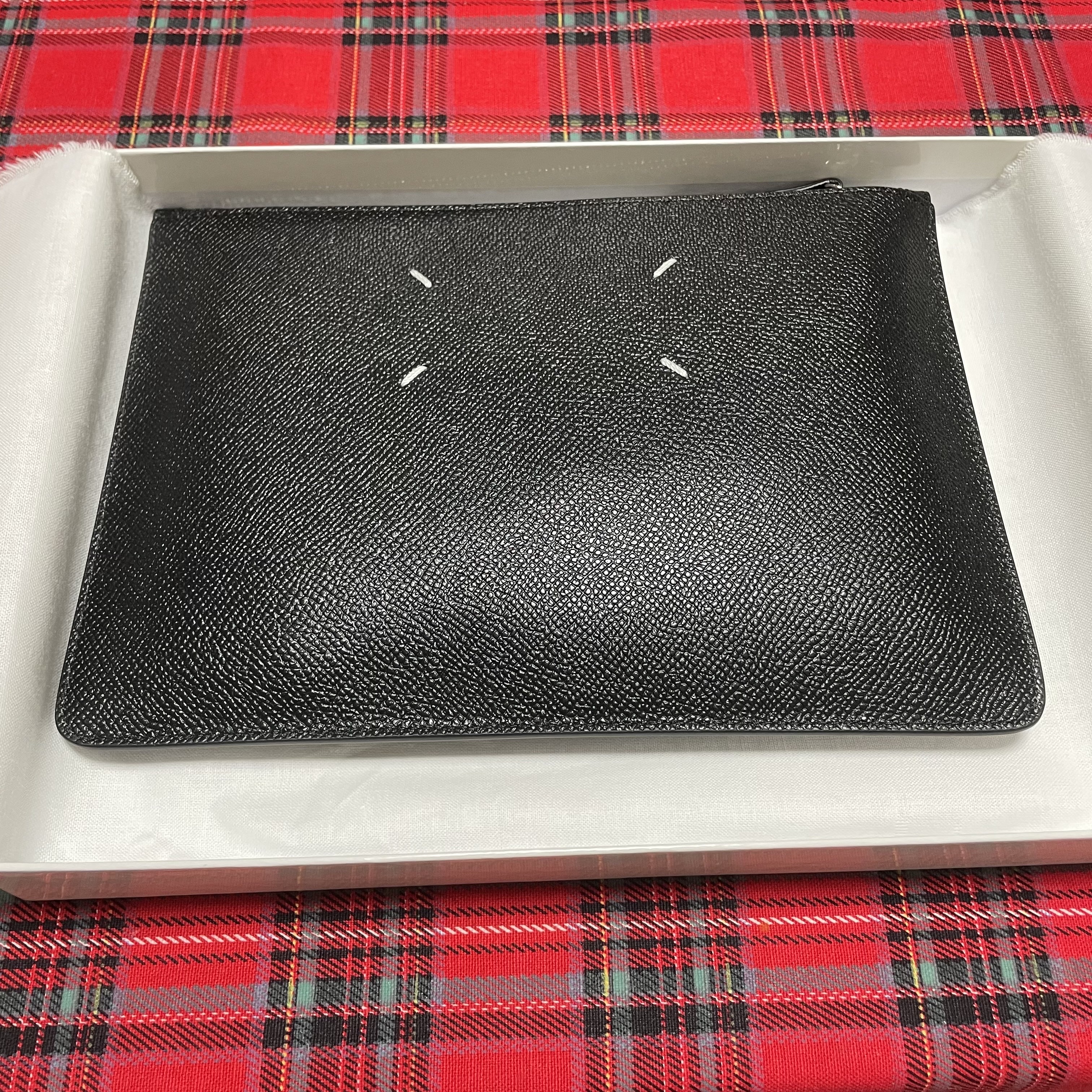 Maison Margiela Bovine Leather Pouch Black 착용 스타일 - 4