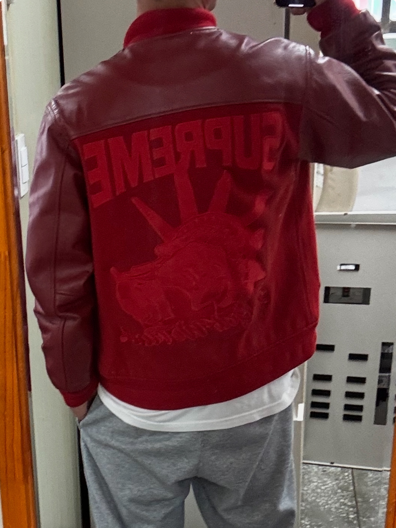 Supreme Motion Logo T-Shirt White - 20SS, Nike NRG Solo Swoosh Fleece Pants Dark Grey Heather - Asia 착용 스타일 - 2