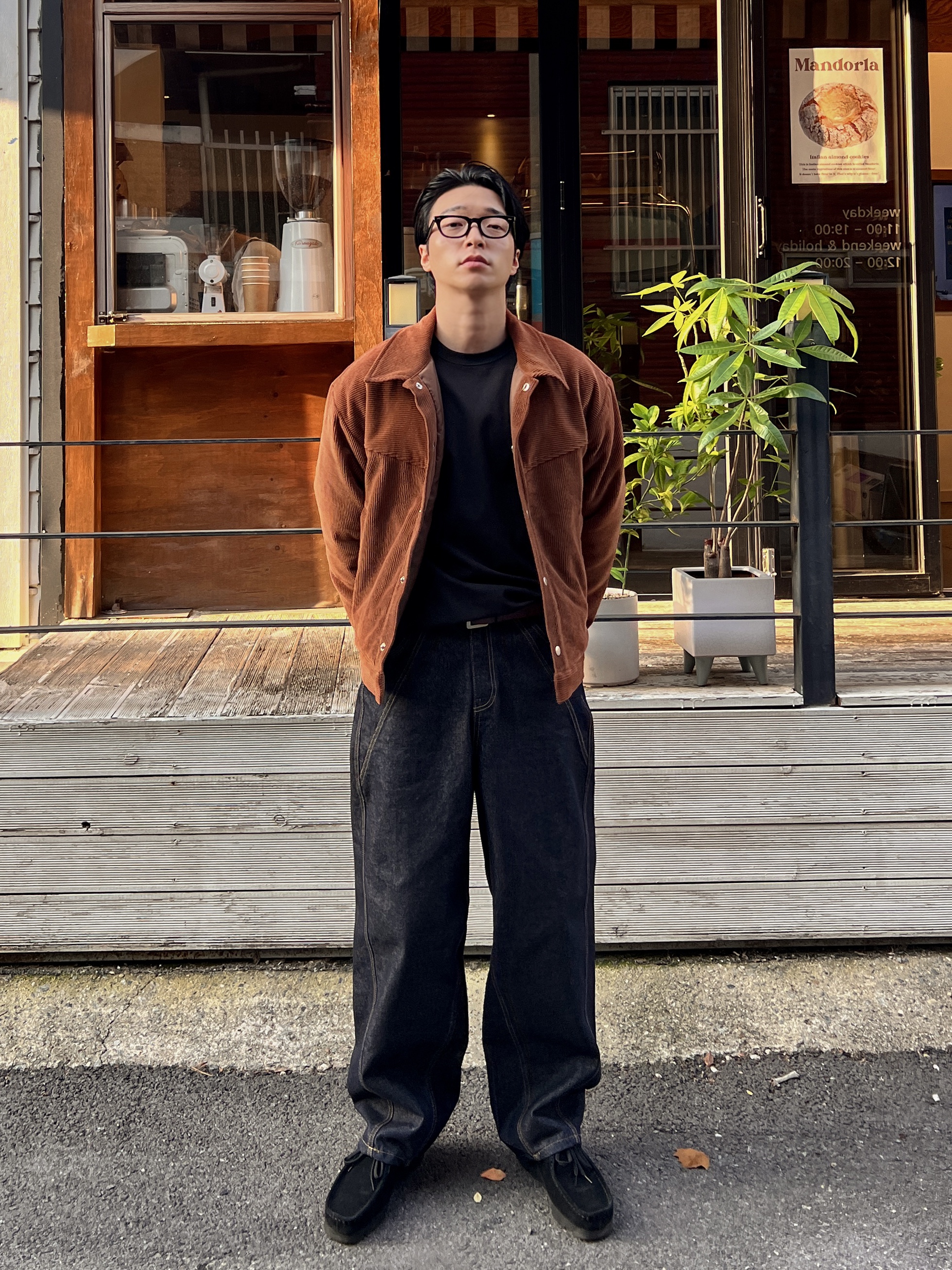 Clarks Wallabee Gore-Tex Black Suede, Clarks Wallabee Black Suede 착용 스타일 - 1